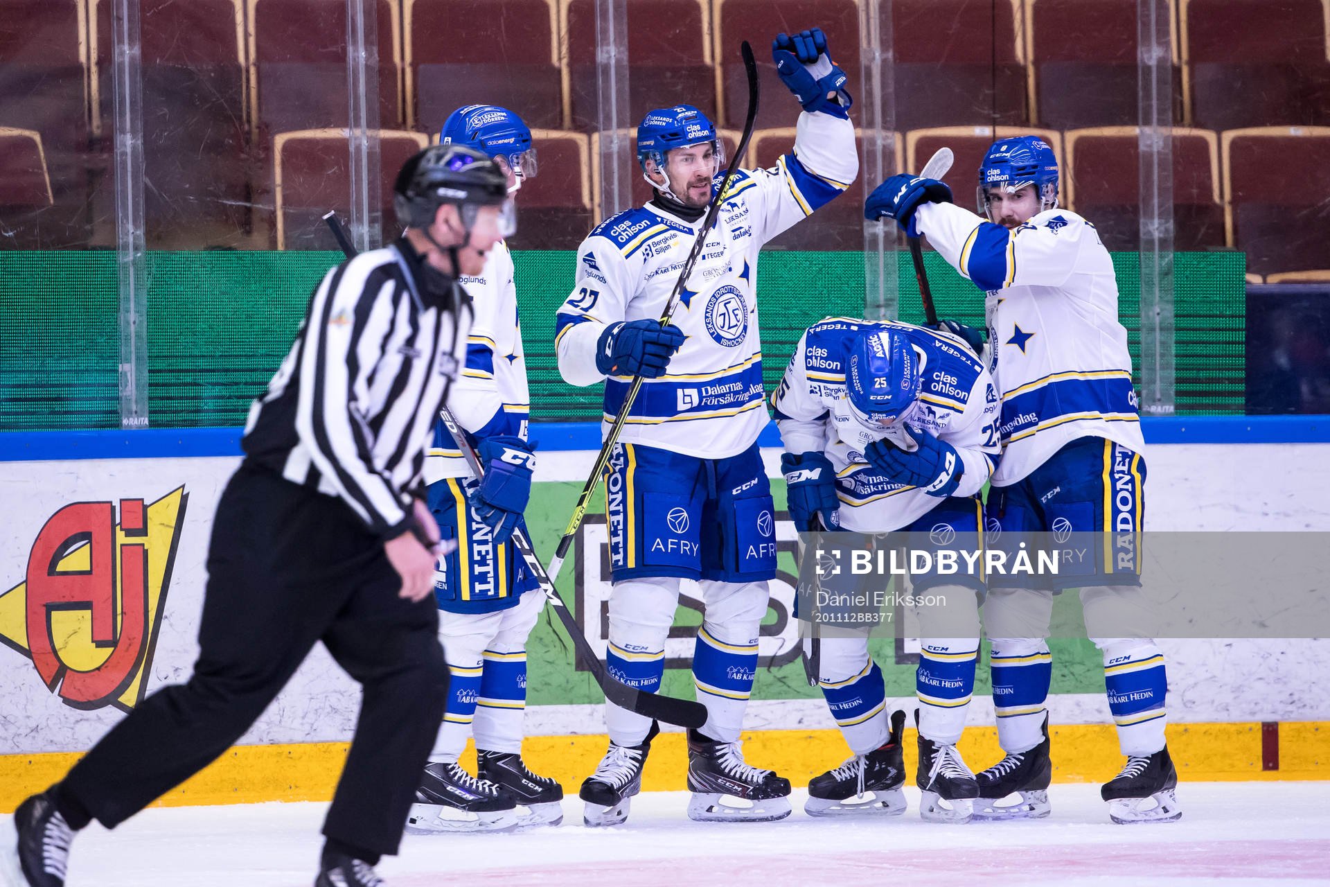 Leksands Marek Hrivík och Leksands Matt Caito jublar