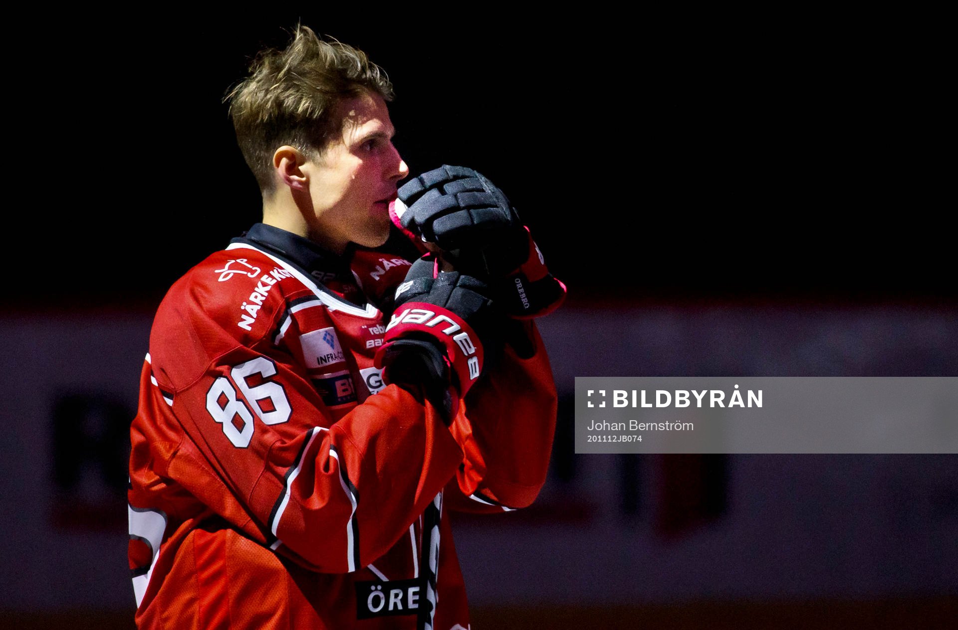 Örebros Mathias Bromé utan hjälm