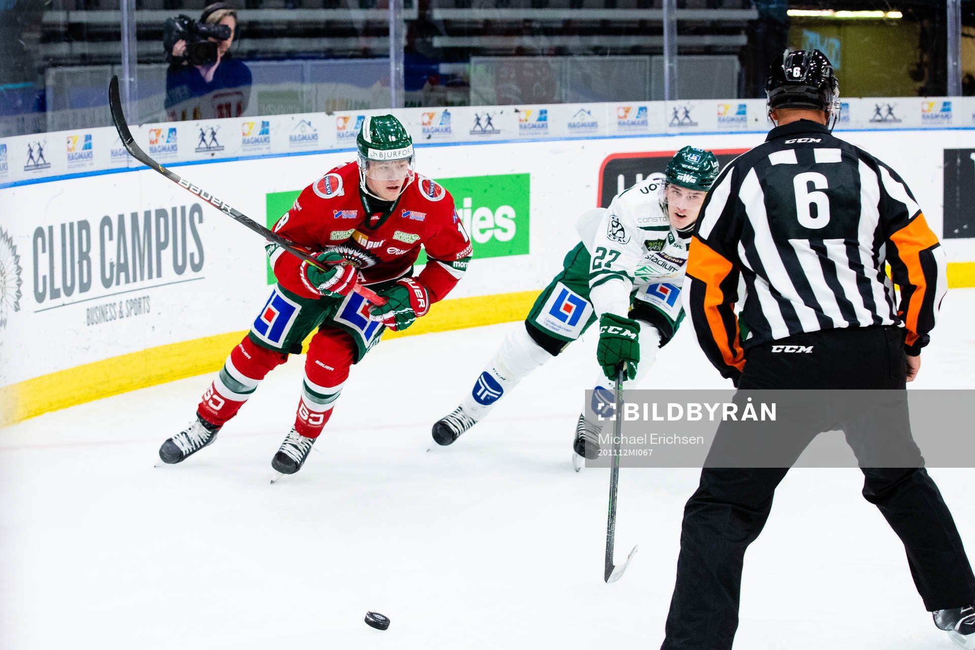Frölundas Lucas Raymond och Färjestads Oskar Bäck