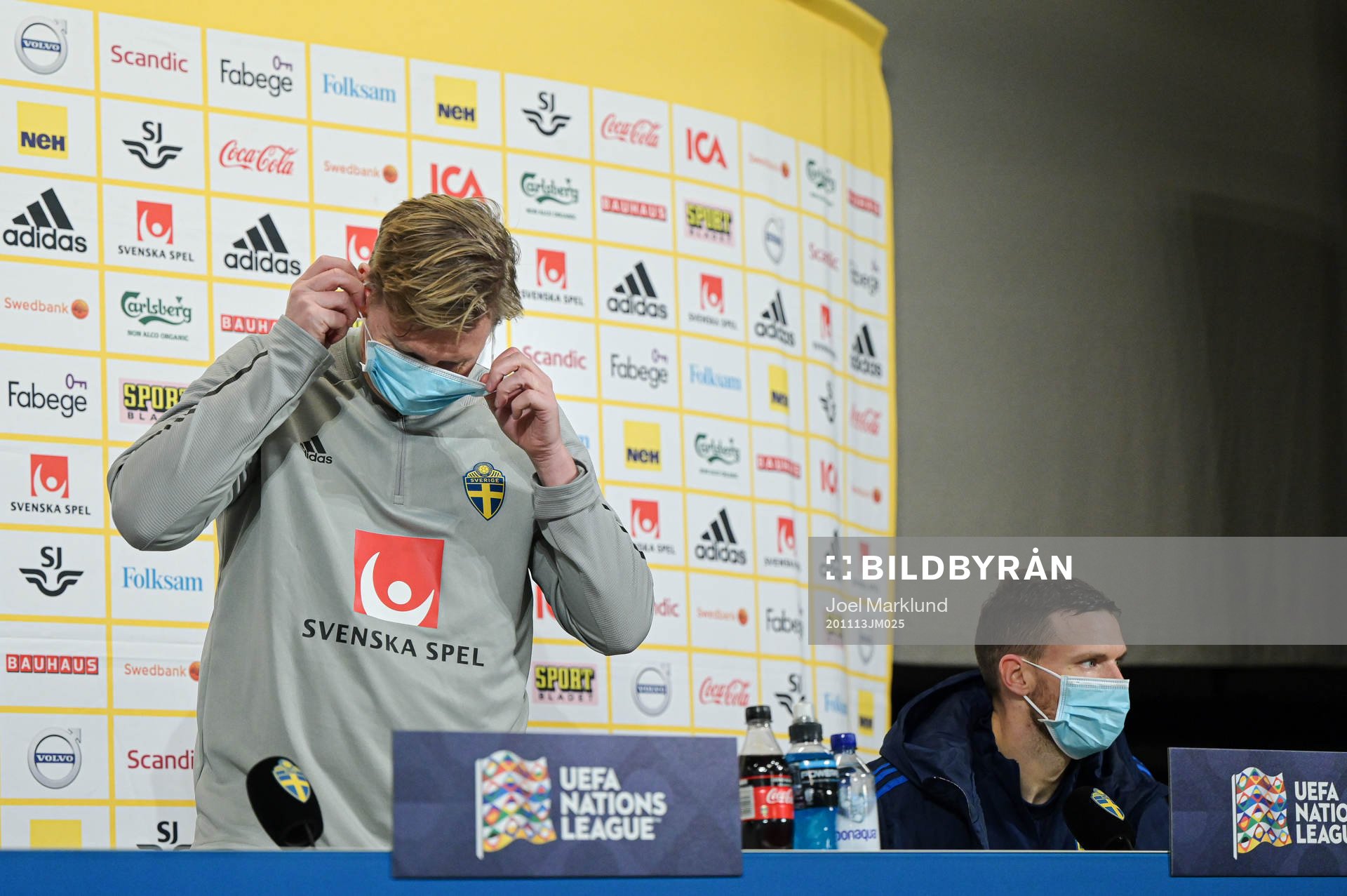 Assistant coach Peter Wettergren and Marcus Berg of the