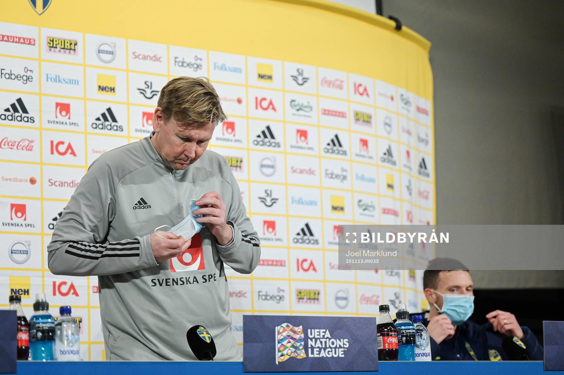 Assistant coach Peter Wettergren and Marcus Berg of the