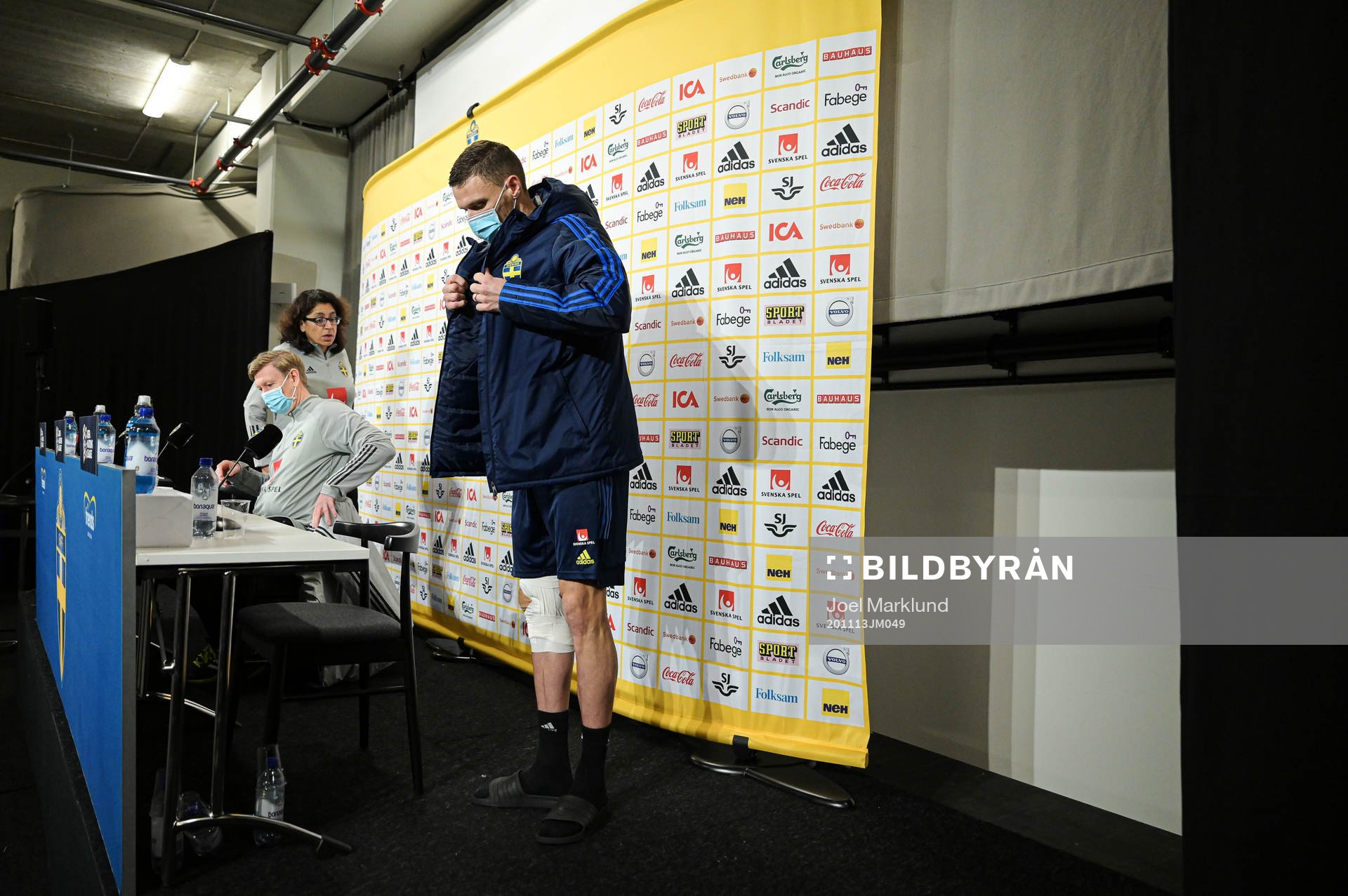 Assistant coach Peter Wettergren and Marcus Berg of the
