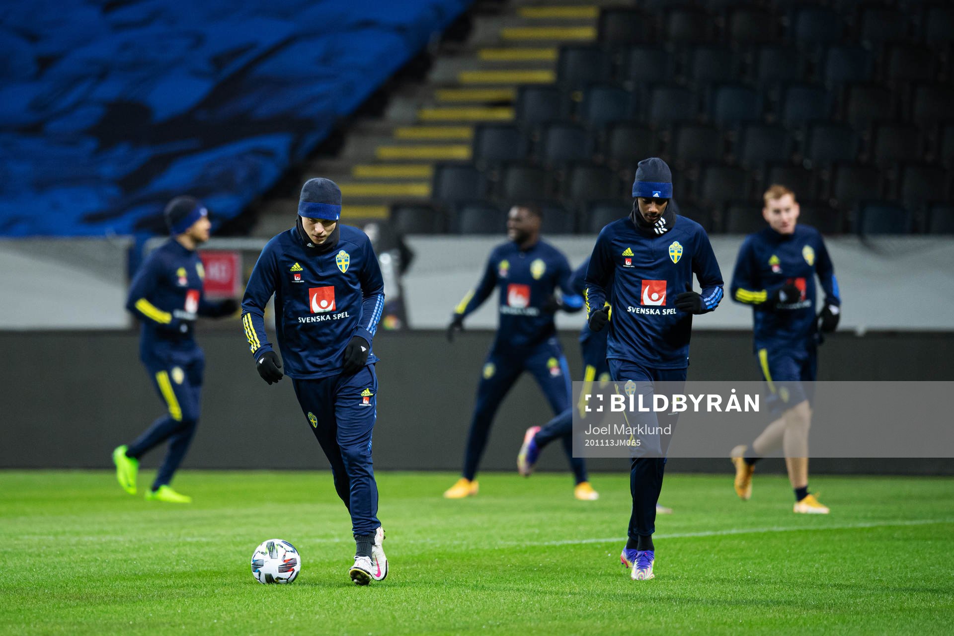 Victor Nilsson Lindelöf and Alexander Isak of the Swedish