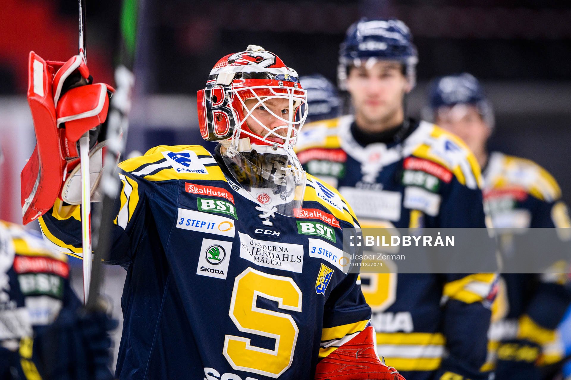 Södertäljes målvakt Filip Gustavsson jublar