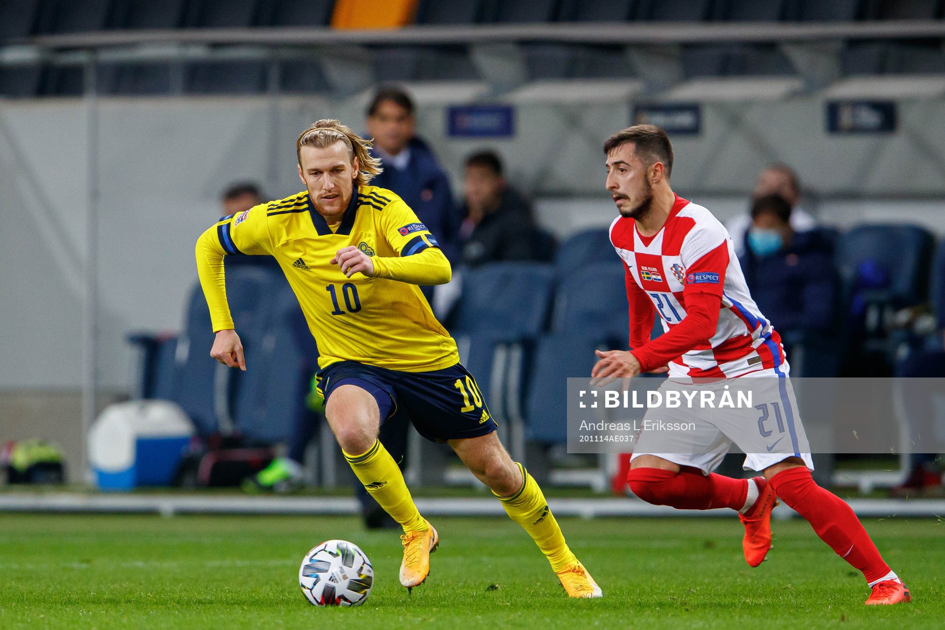 Emil Forsberg of Sweden and Josip Juranovic of Croatia