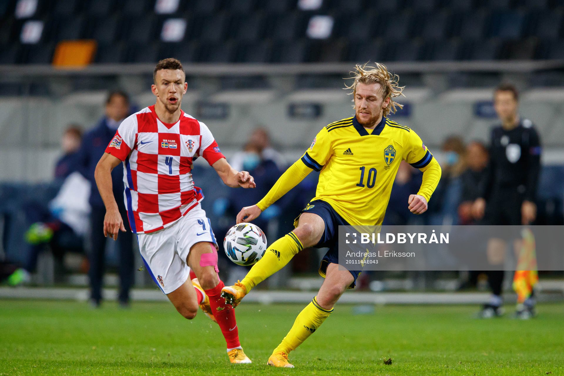 Ivan Perisic of Croatia and Emil Forsberg of Sweden
