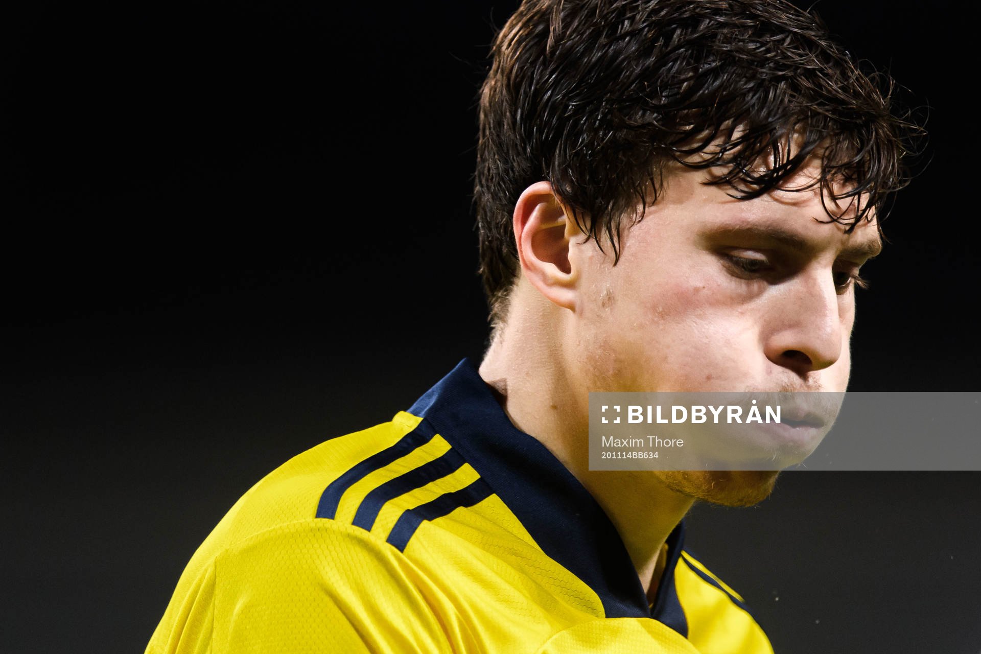 Victor Nilsson Lindelöf of Sweden looks dejected