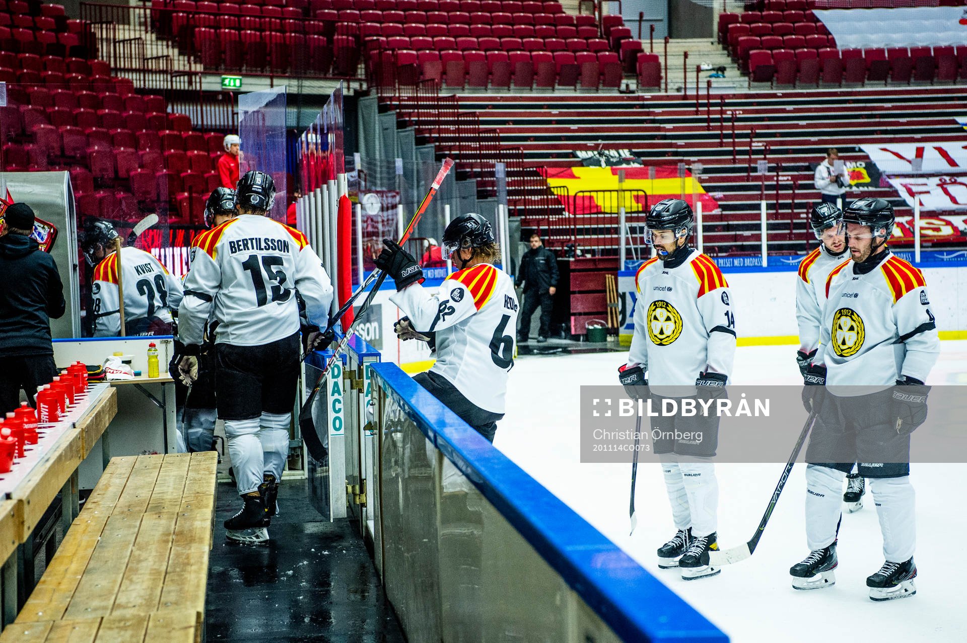 Brynäs spelare lämnar planen