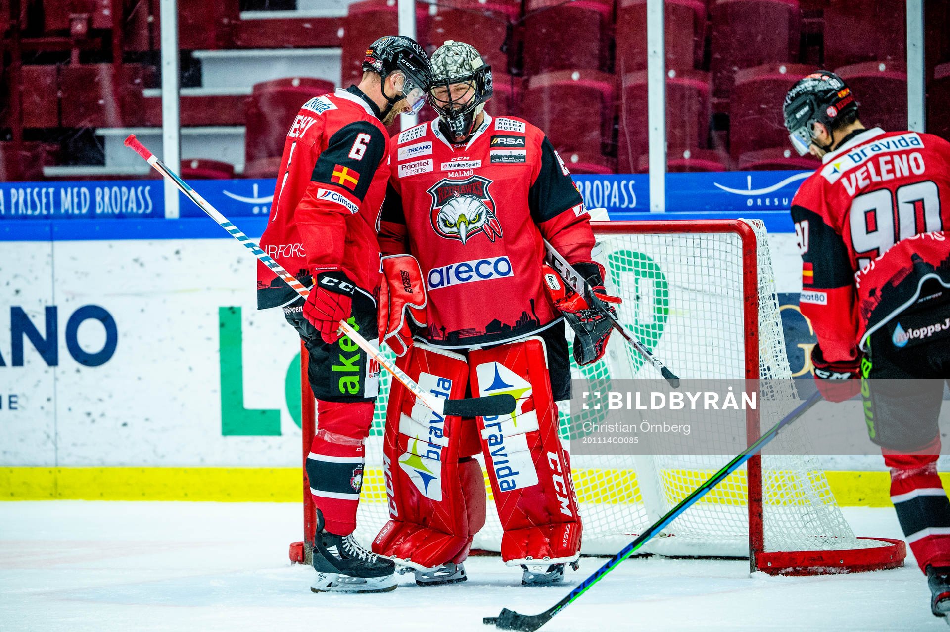Malmö Redhawks Patrik Hersley och målvakt Oscar Alsenfelt