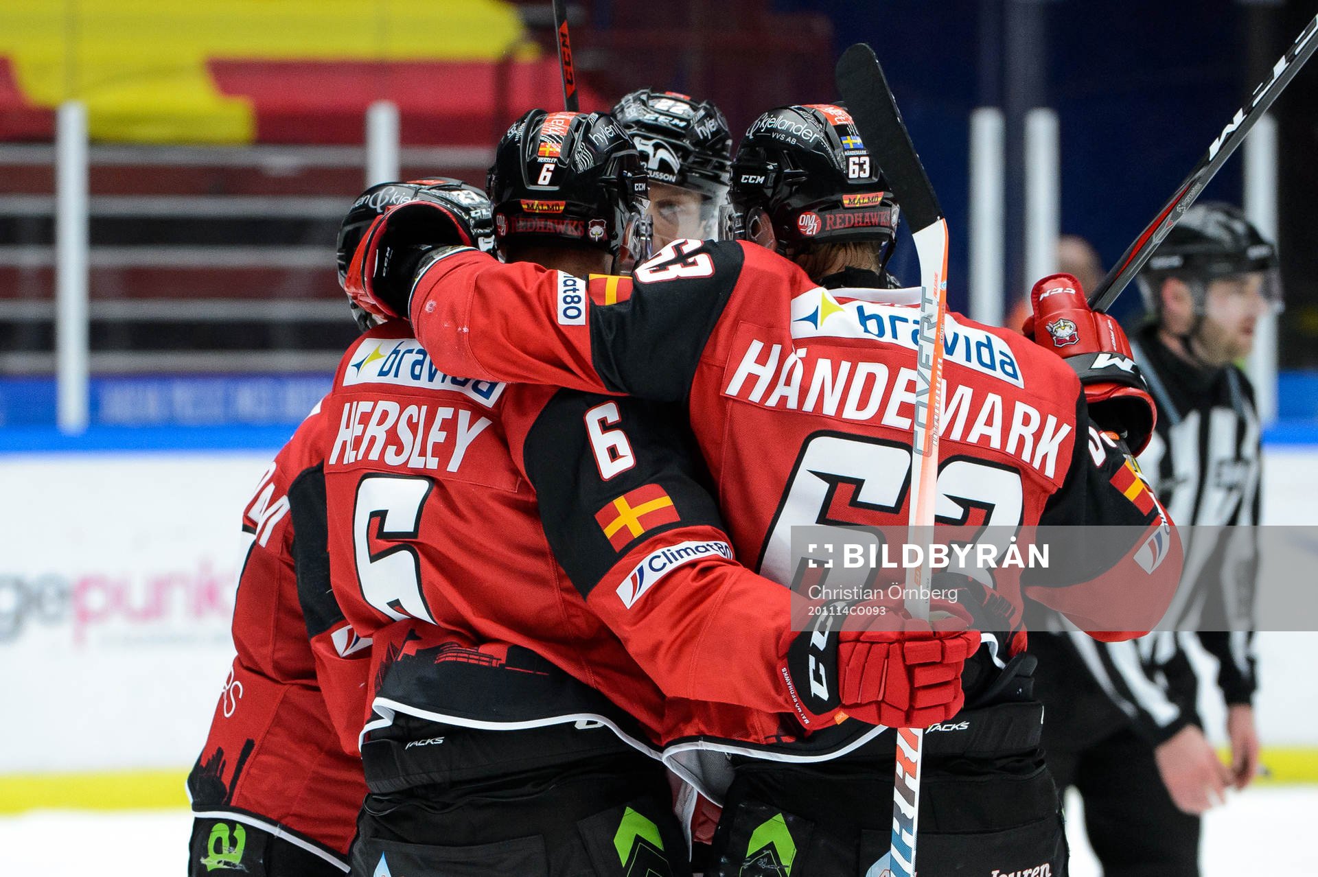 Malmö Redhawks spelare jublar med Patrik Hersley