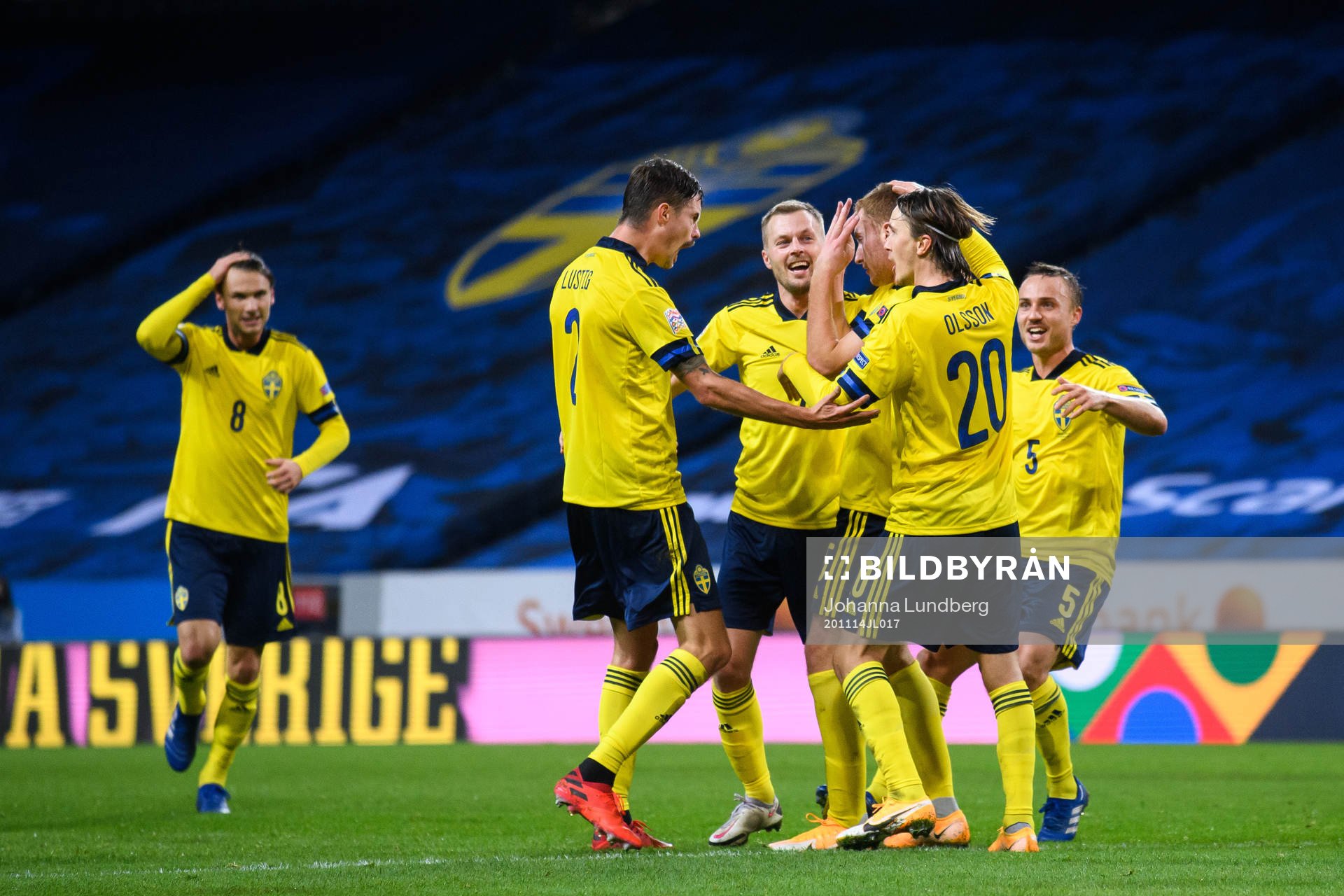 Mikael Lustig , Sebastian Larsson , Kristoffer Olsson , Pierre Bengtsson and Albin Ekdal of Sweden celebrate with Dejan Kulusevski after the 1-0 goal during the Nations League football match between Sweden and Croatia on November 14, 2020 in Stockholm.