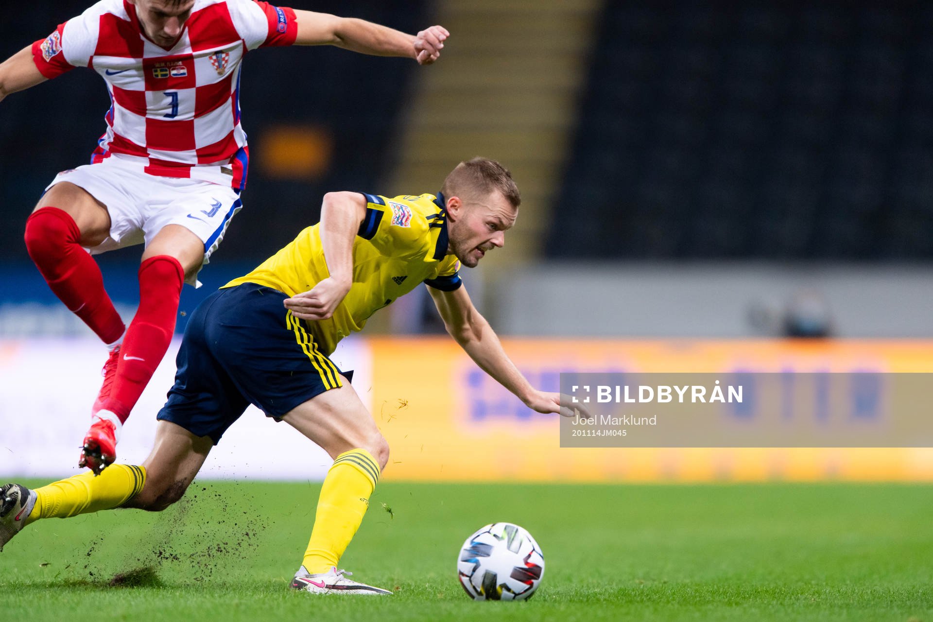 Boma Barisic of Croatia and Sebastian Larsson of Sweden