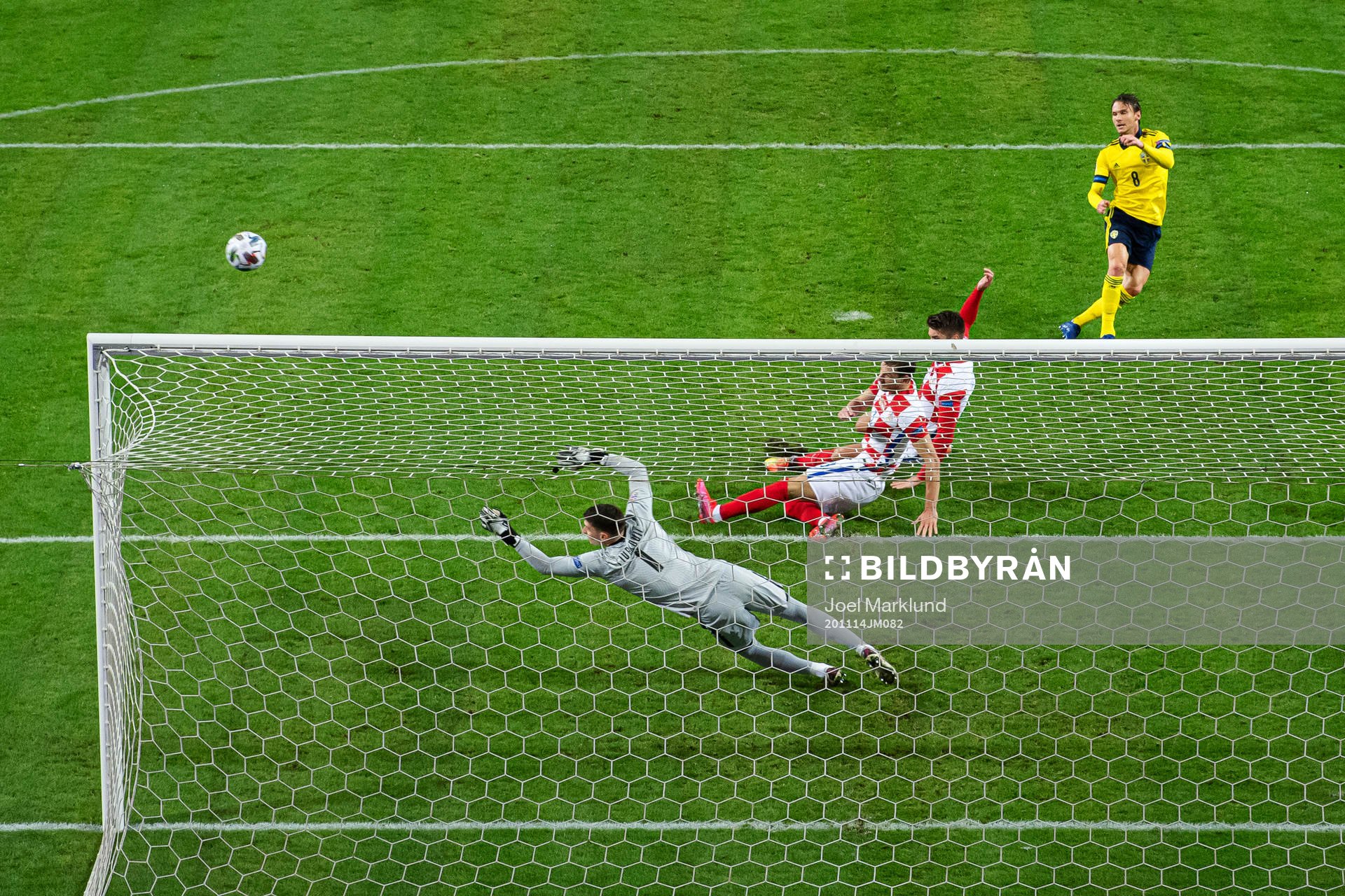 Marcus Berg of Sweden (r) with a shot against goalkeeper