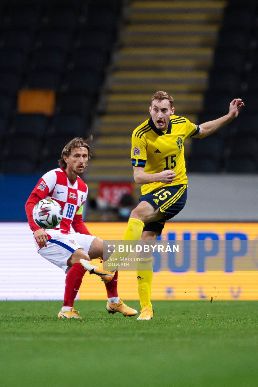 Luka Modric of Croatia and Dejan Kulusevski of Sweden
