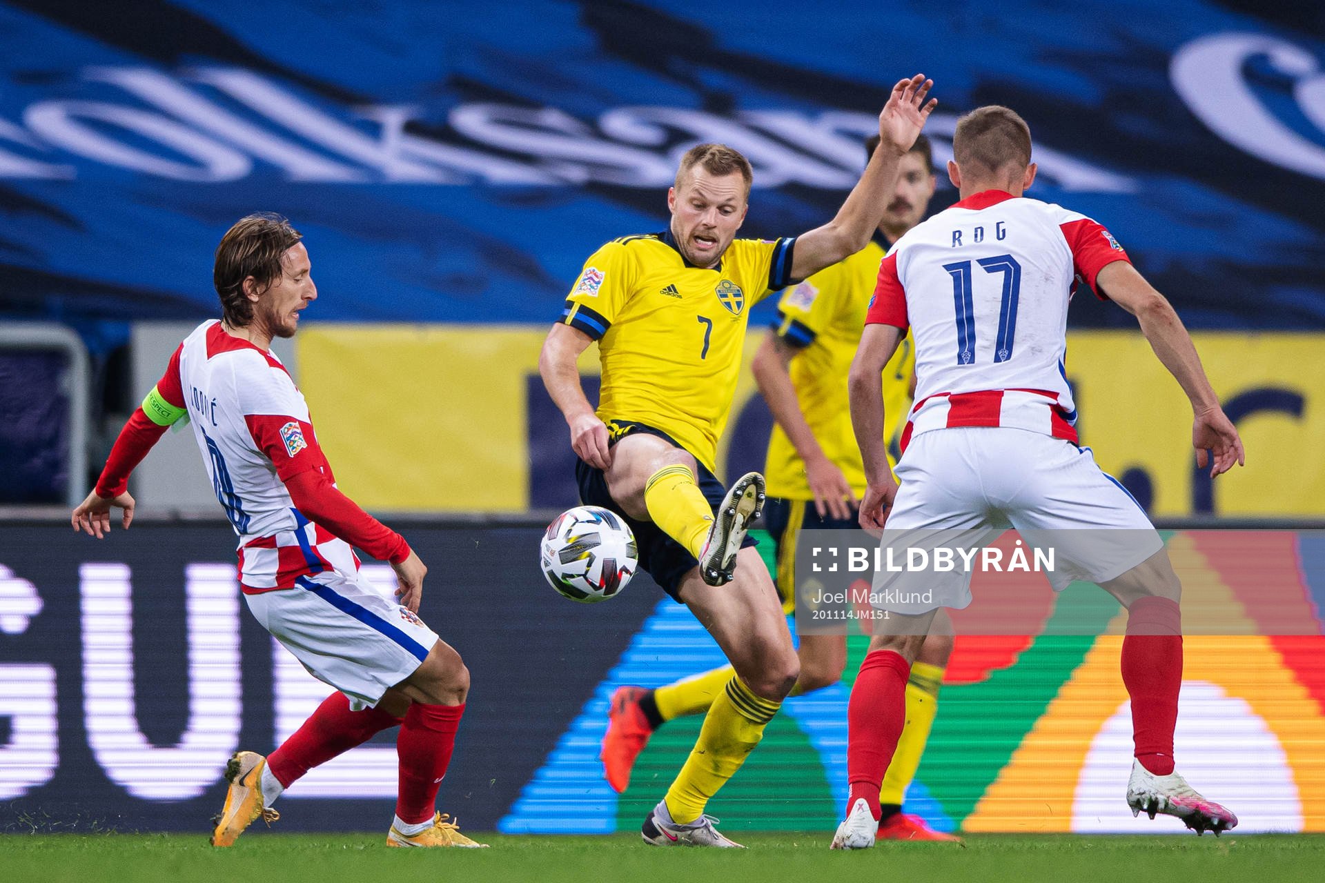 Luka Modric of Croatia and Sebastian Larsson of Sweden