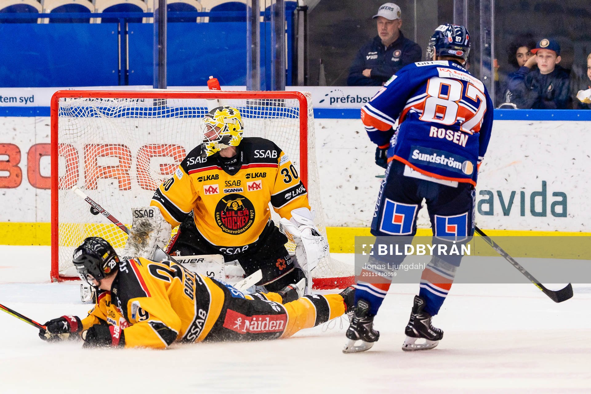 Växjös Robert Rosén gör mål 3-2 bakom Luleås målvakt