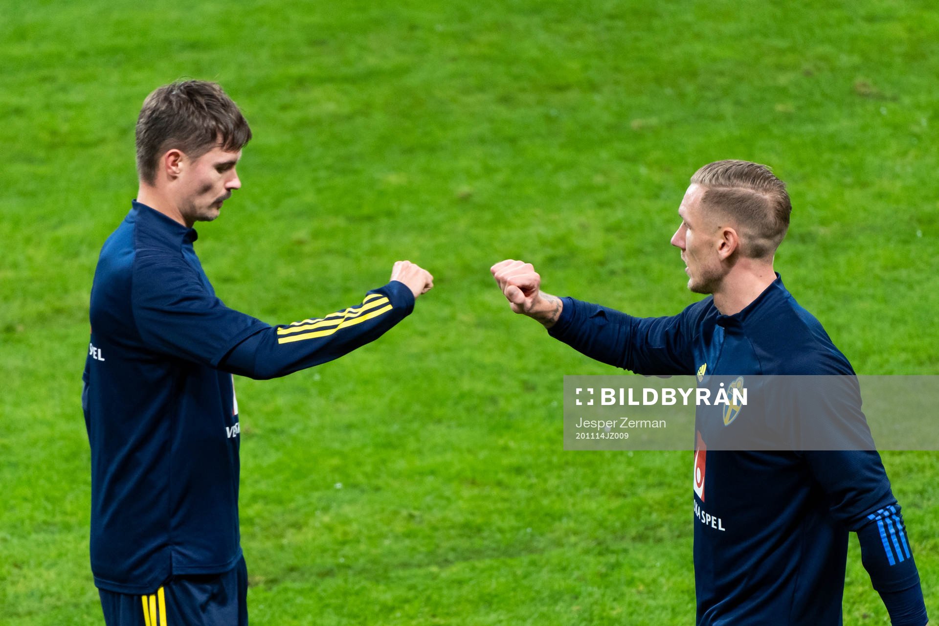 Mikael Lustig and goalkeeper Robin Olsen of Sweden