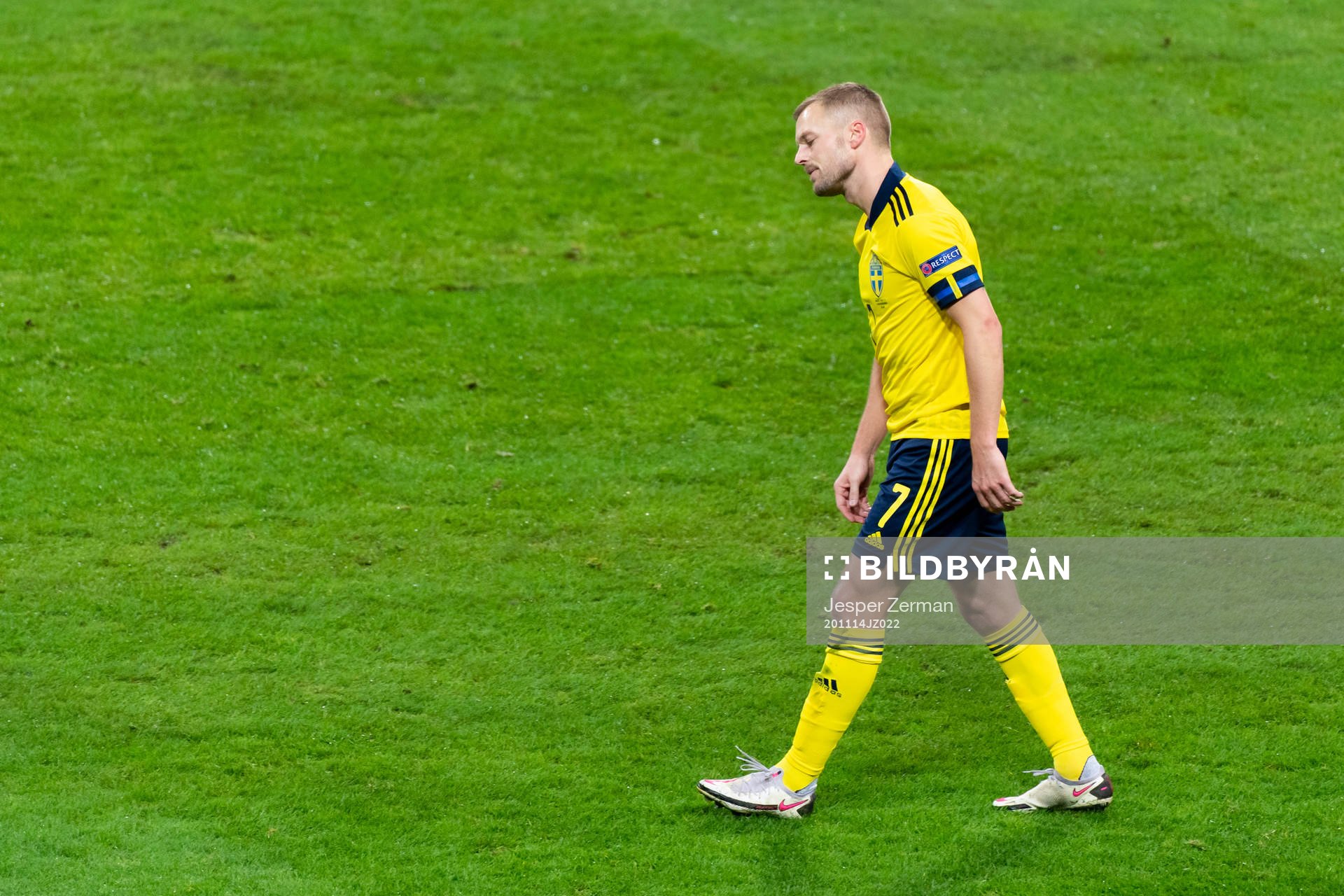 Sebastian Larsson of Sweden looks dejected