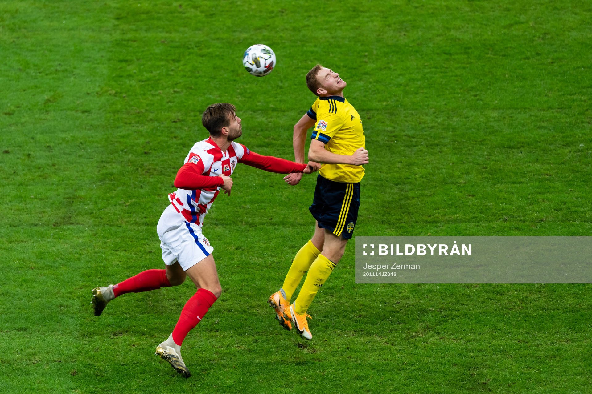 Marin Pongracic of Croatia and Dejan Kulusevski of Sweden