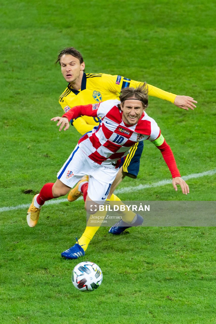 Albin Ekdal of Sweden and Luka Modric of Croatia