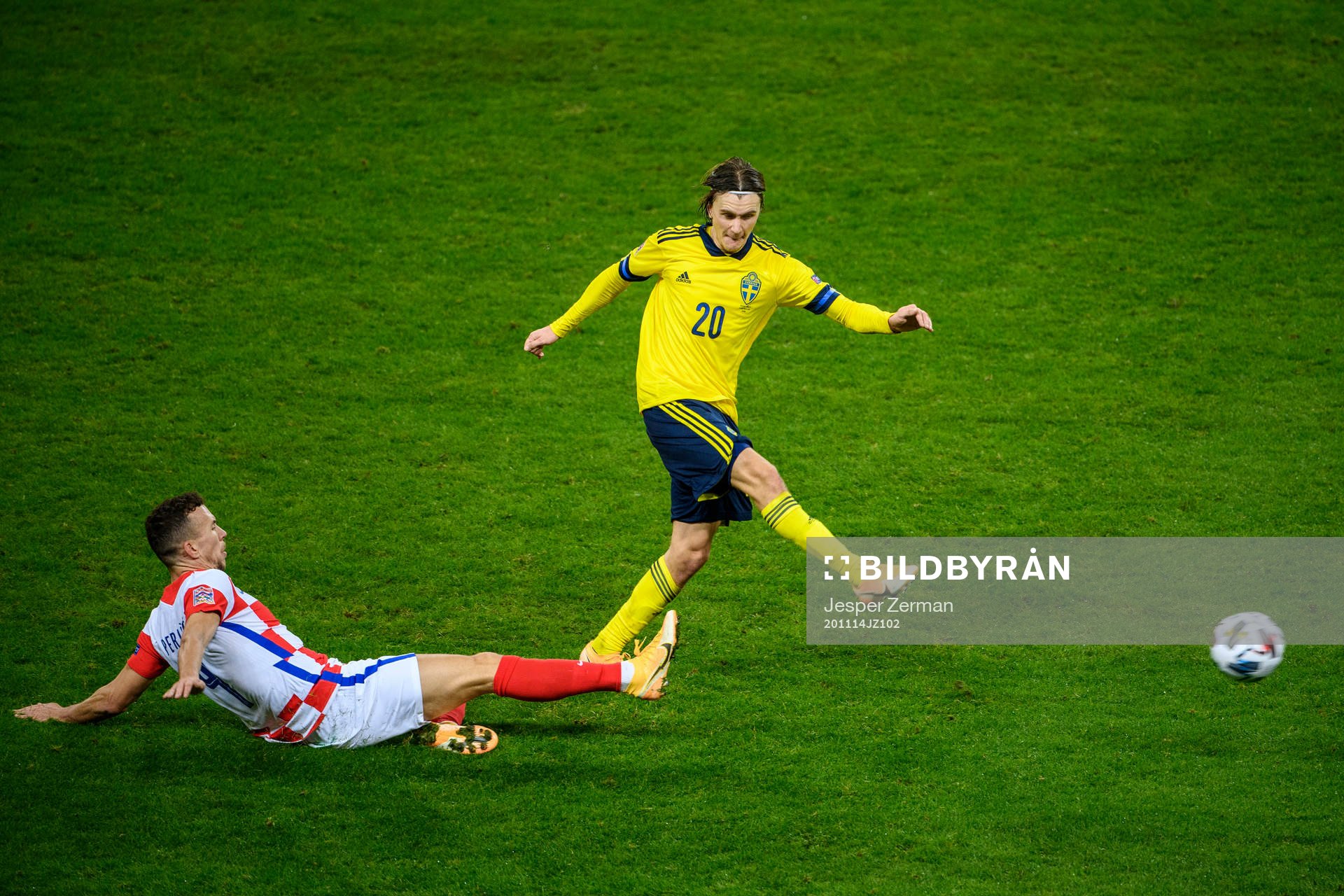 Ivan Perisic of Croatia and Kristoffer Olsson of Sweden