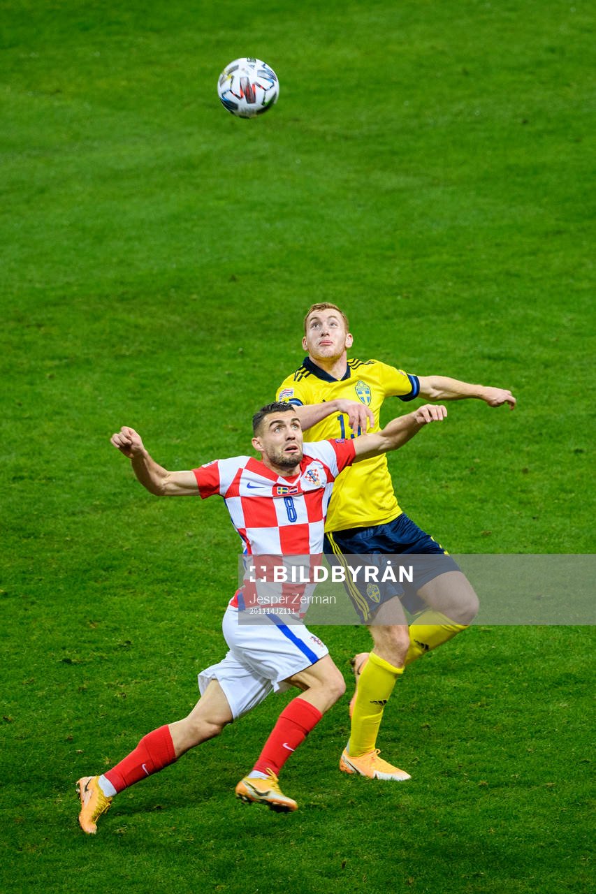 Mateo Kovacic of Croatia and Dejan Kulusevski of Sweden