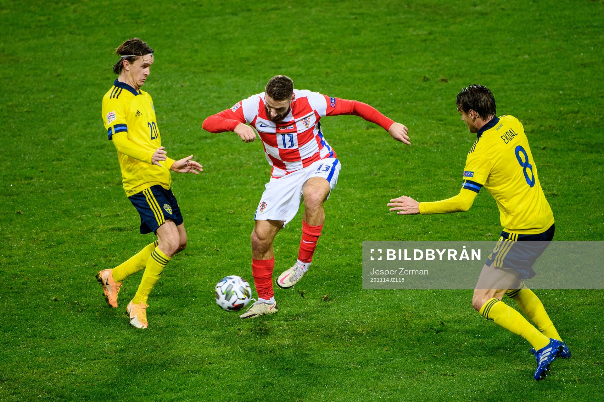 Kristoffer Olsson and Albin Ekdal of Sweden against Nikola