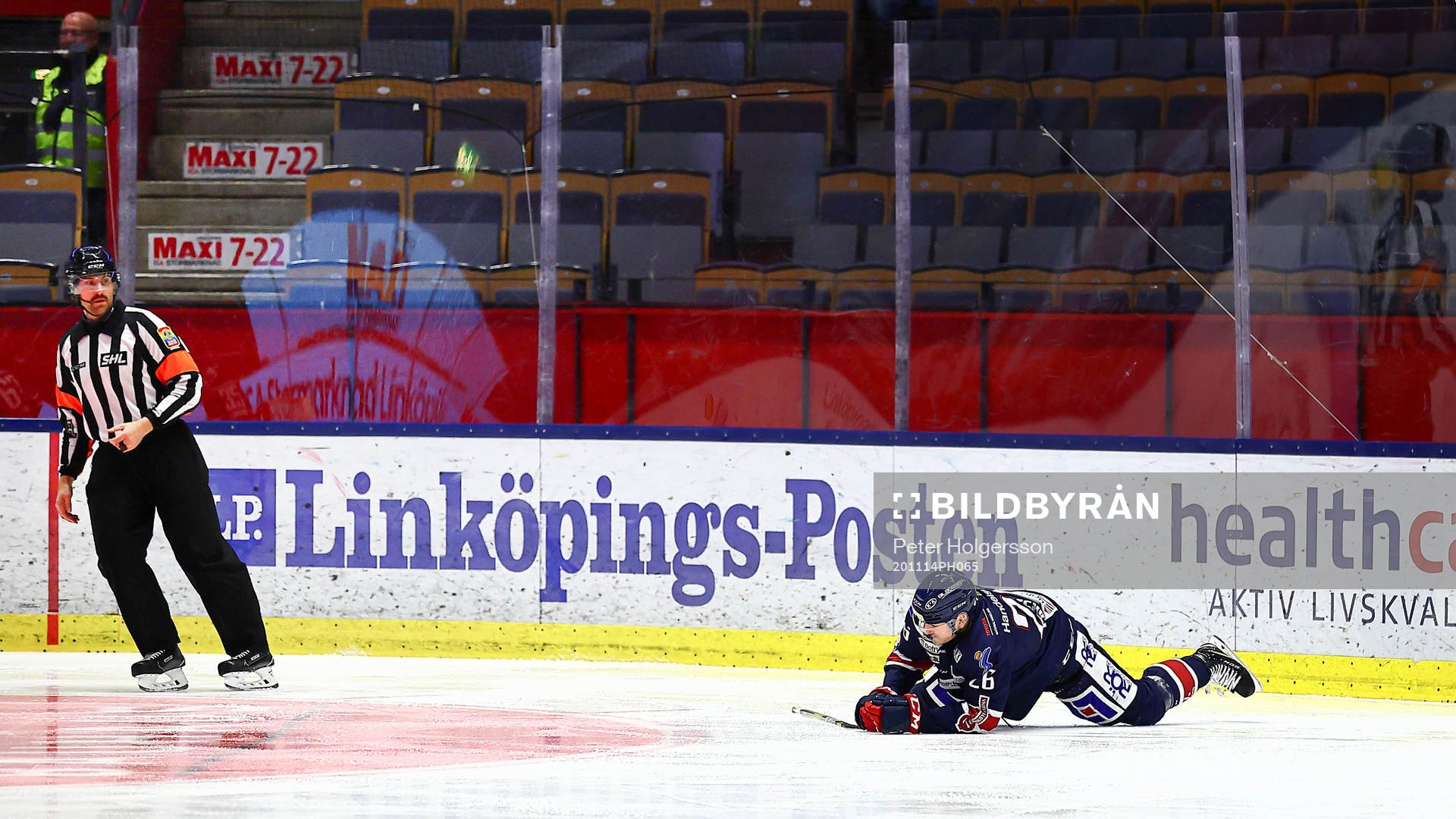Domare ser att Linköpings Hampus Larsson faller och inte