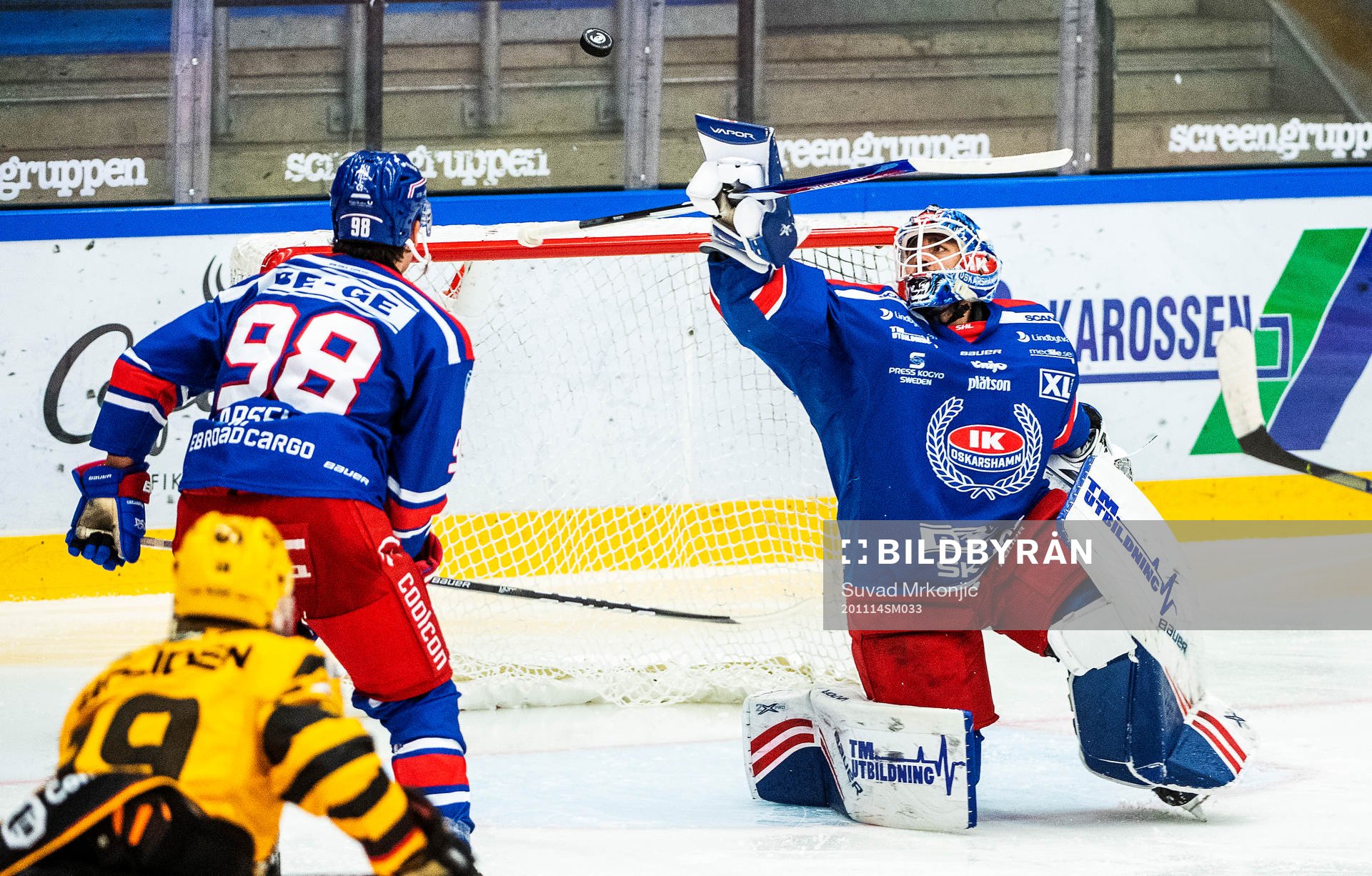 Oskarshamns målvakt Joe Cannata och Oliver Larsen