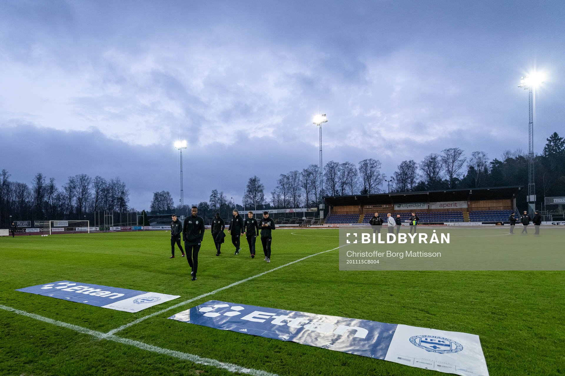 Landskronas spelare känner på gräset