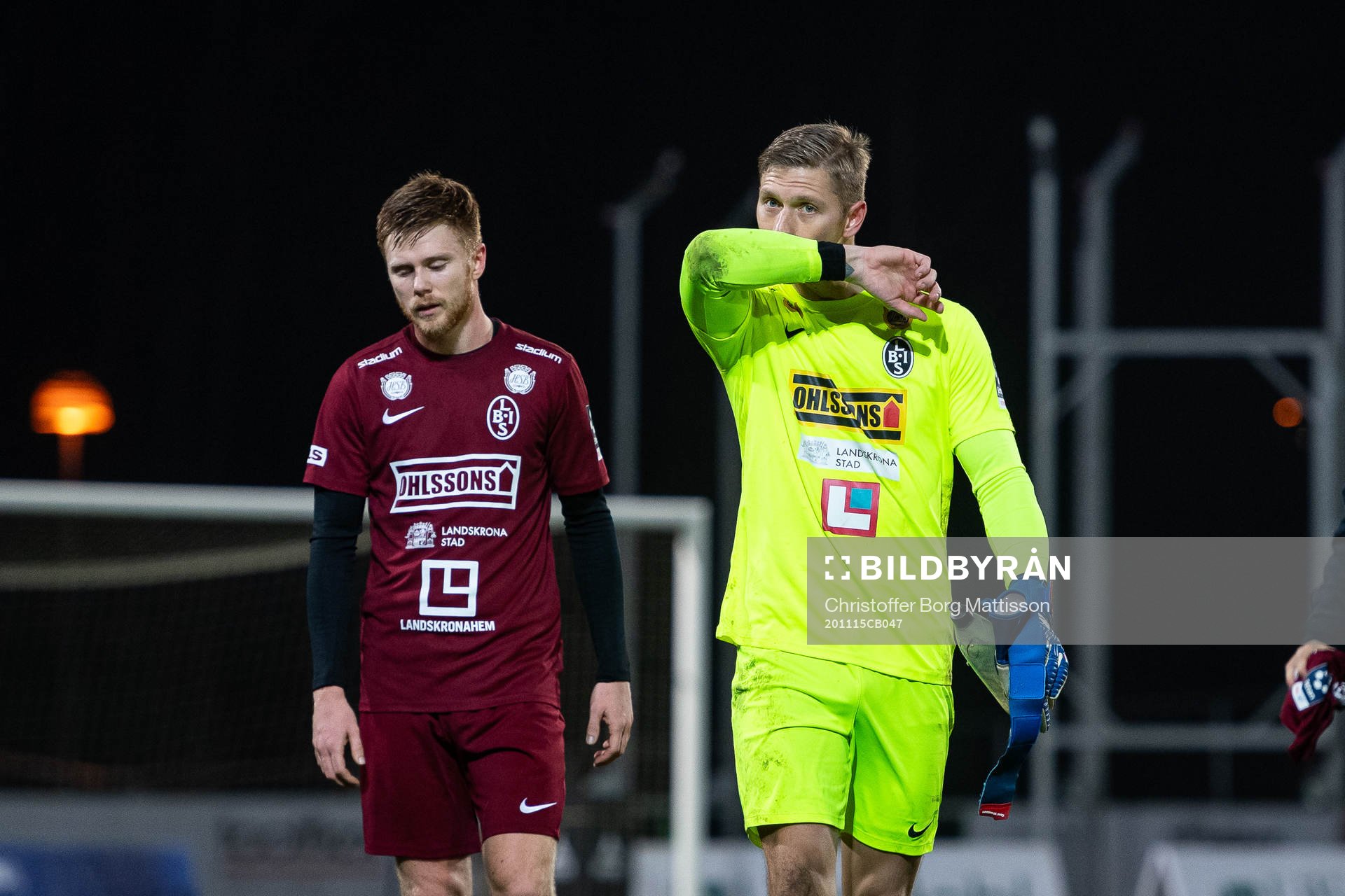 Landskronas Dennis Olofsson och målvakt Philip Mårtensson