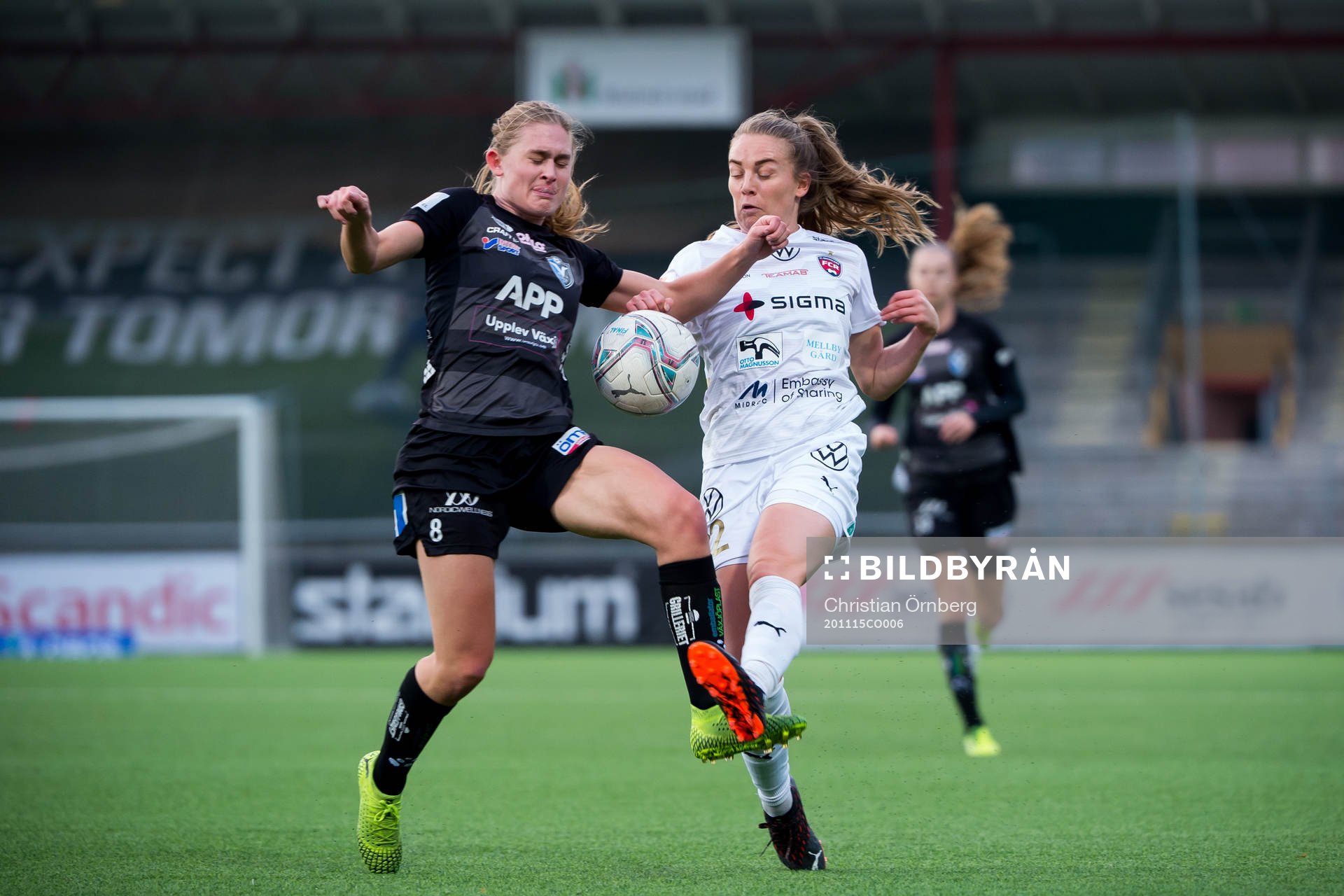 Växjös Emelie Henriksen och Rosengårds Fiona Brown