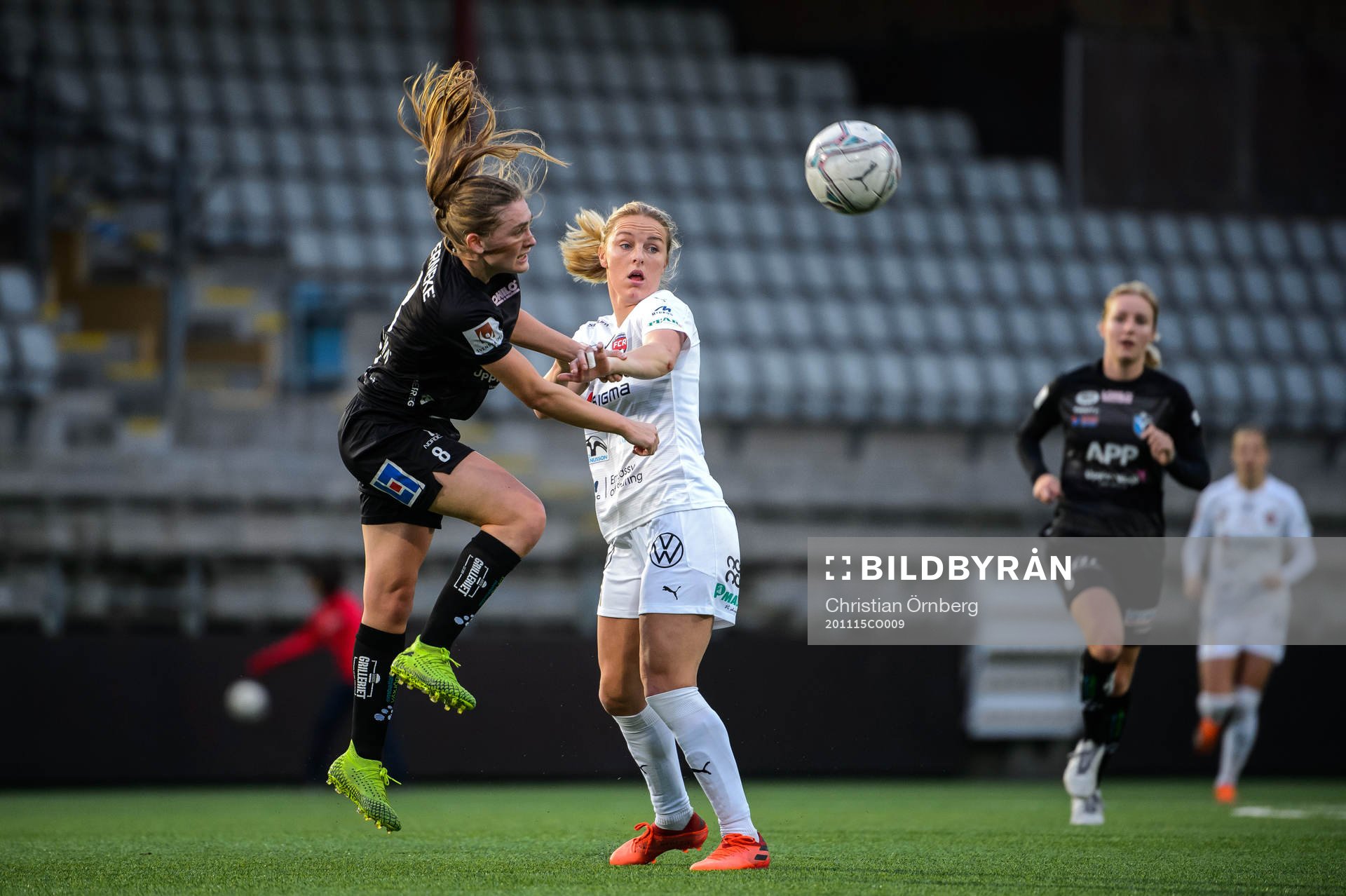 Växjös Emelie Henriksen och Rosengårds Mimmi Larsson