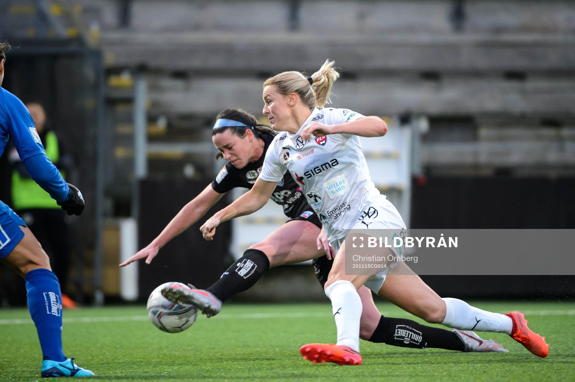 Växjös målvakt Katlynn Fraine och Rosengårds Mimmi