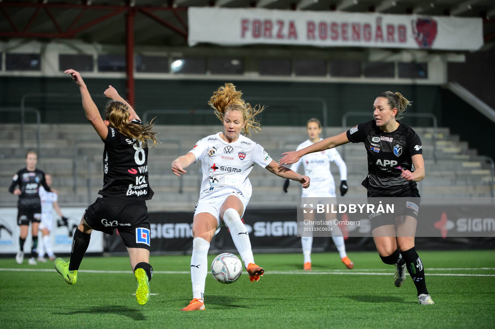 Rosengårds Glodis Perla Viggosdottir i en kamp mot
