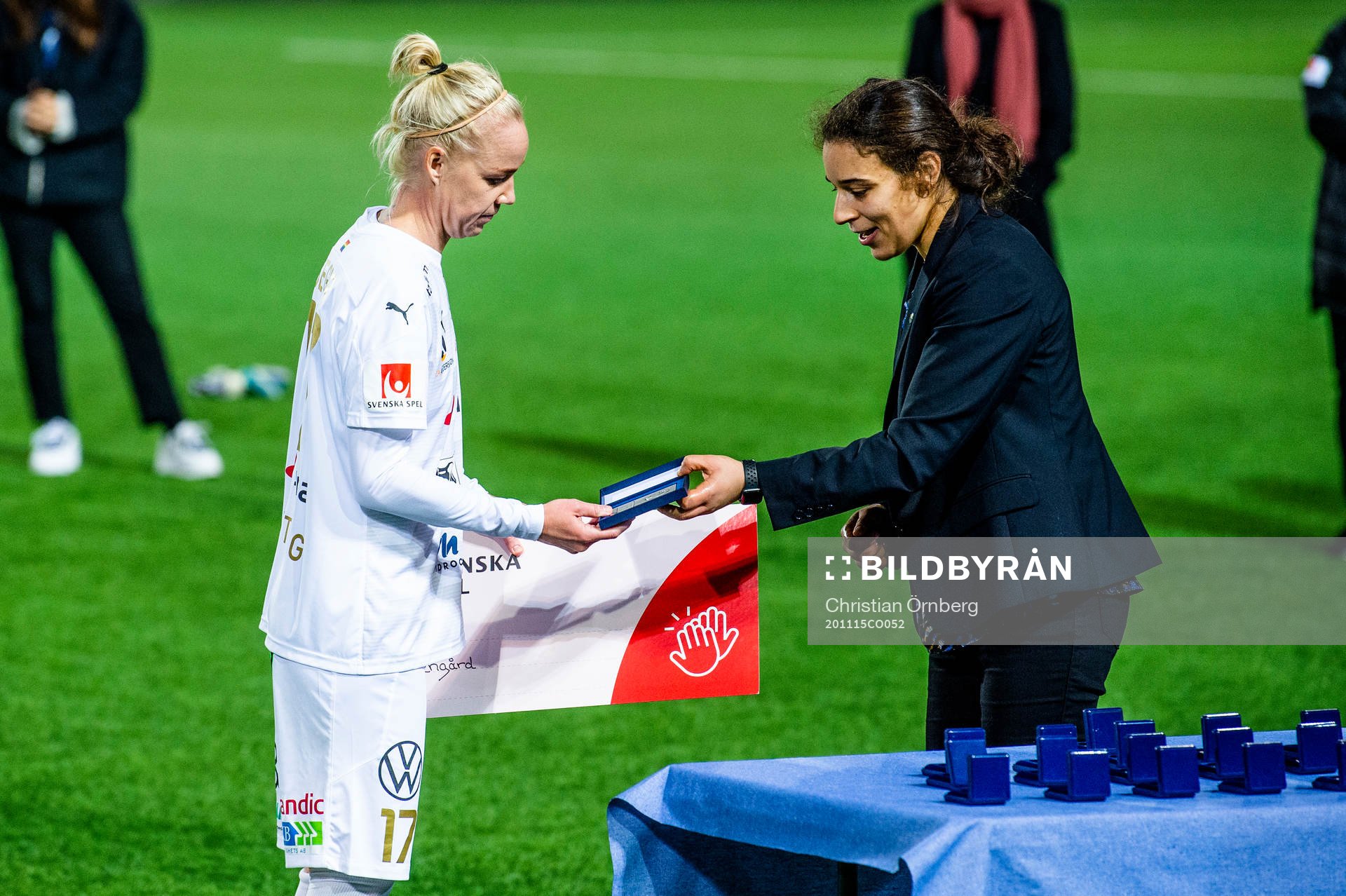 Rosengårds Caroline Seger tar emot silvret av