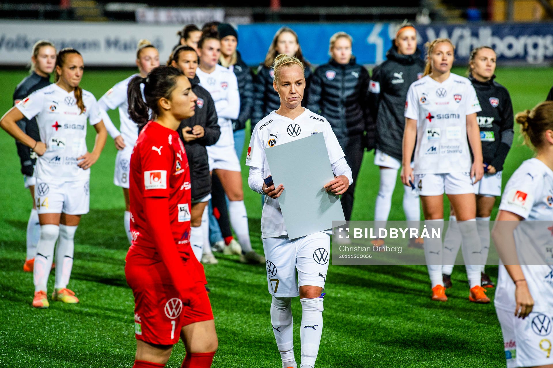 Rosengårds Caroline Seger i mitten deppar med lagkamraterna