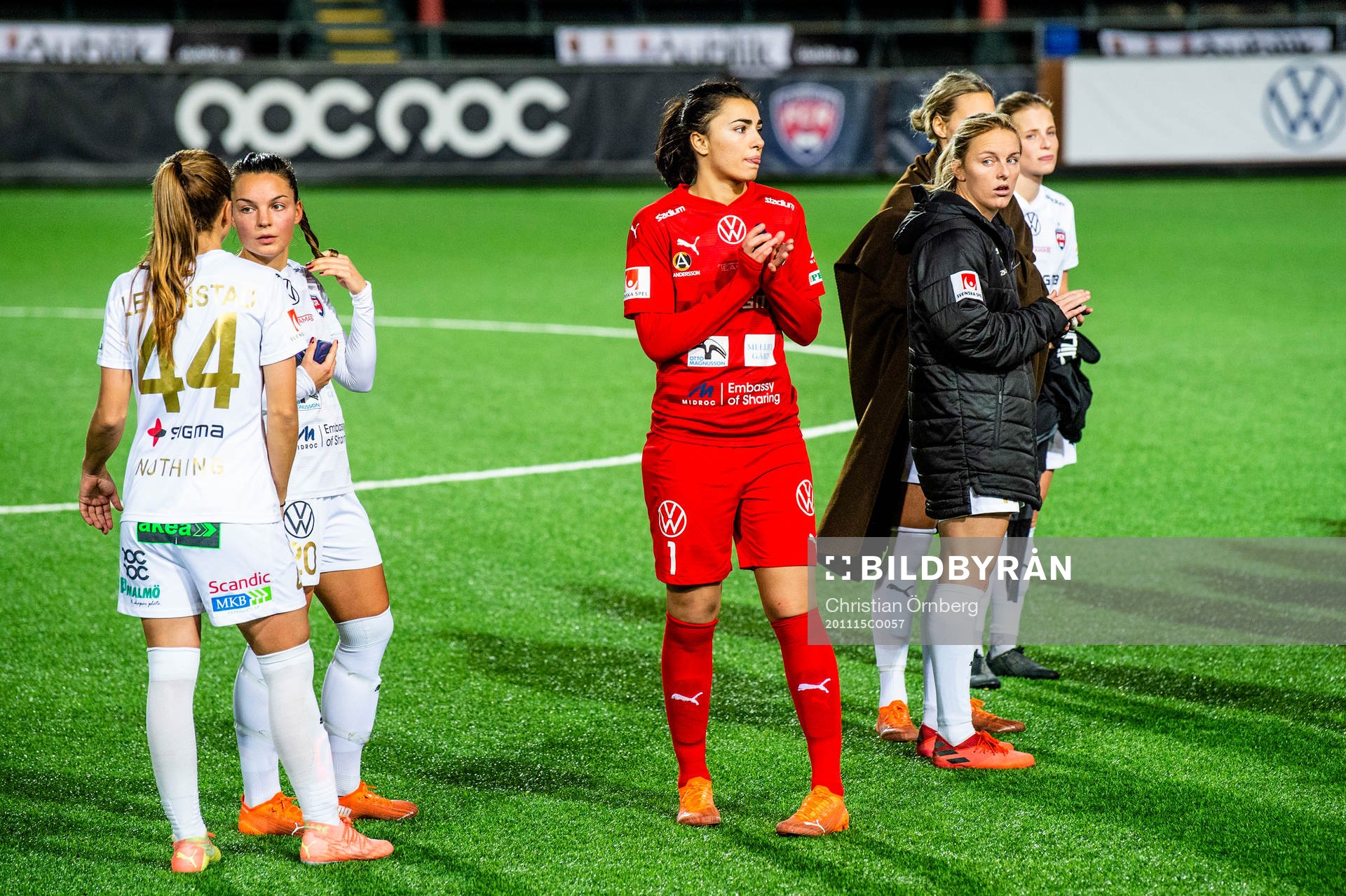 Rosengårds målvakt Zecira Musovic i mitten deppar med