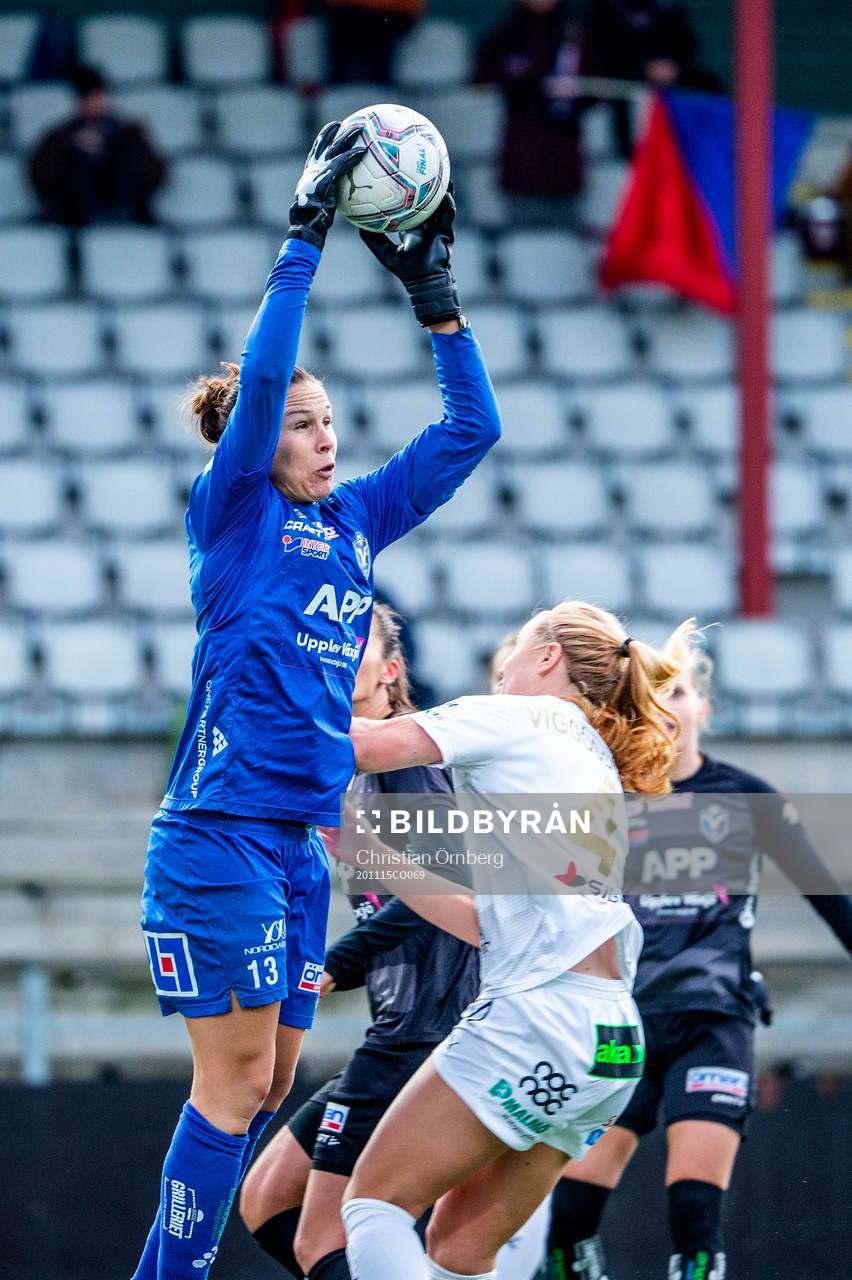 Växjös målvakt Katlynn Fraine mot Rosengårds Glodis