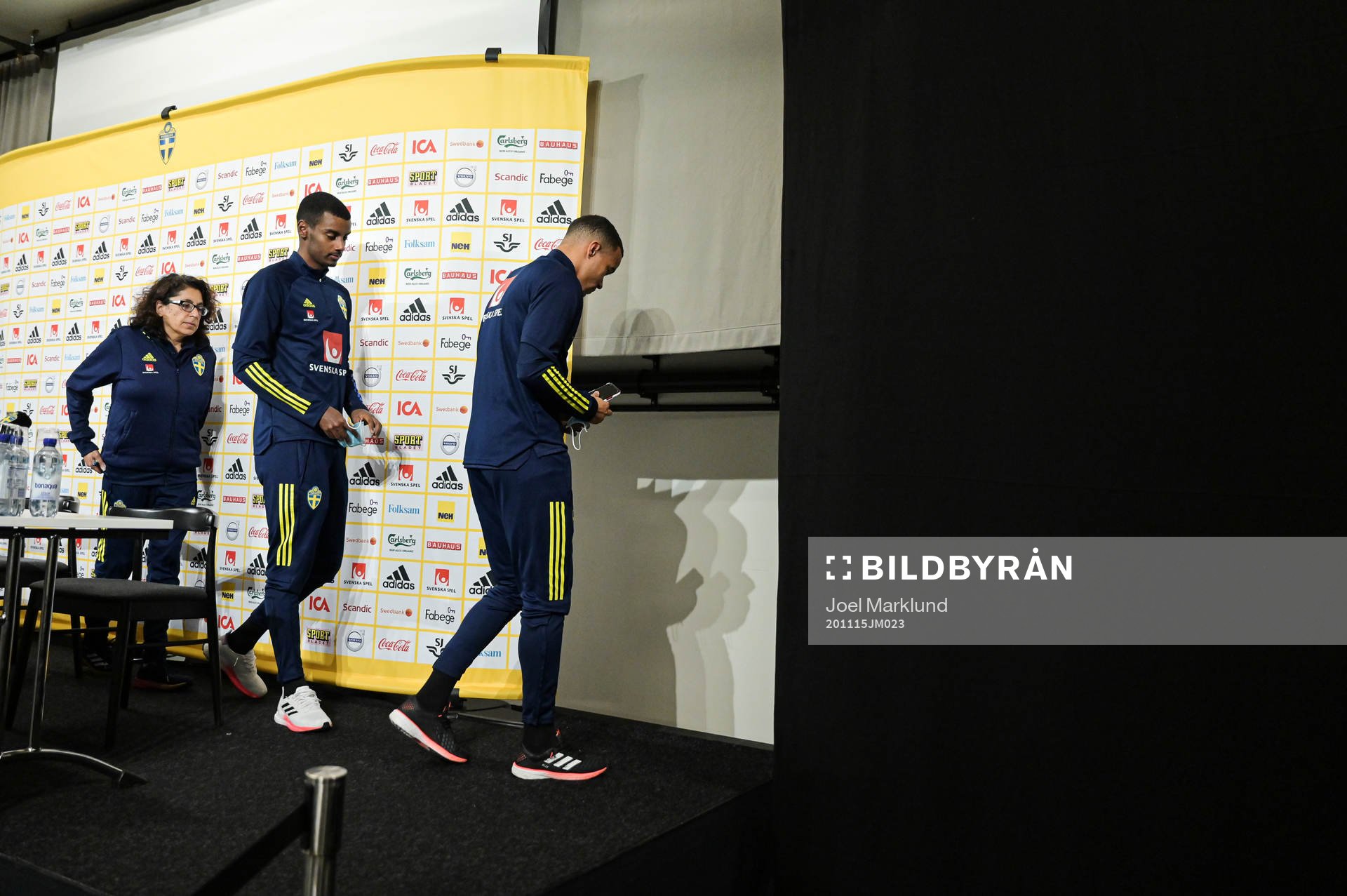 Press officer Ester Kristiansson, Alexander Isak and Robin