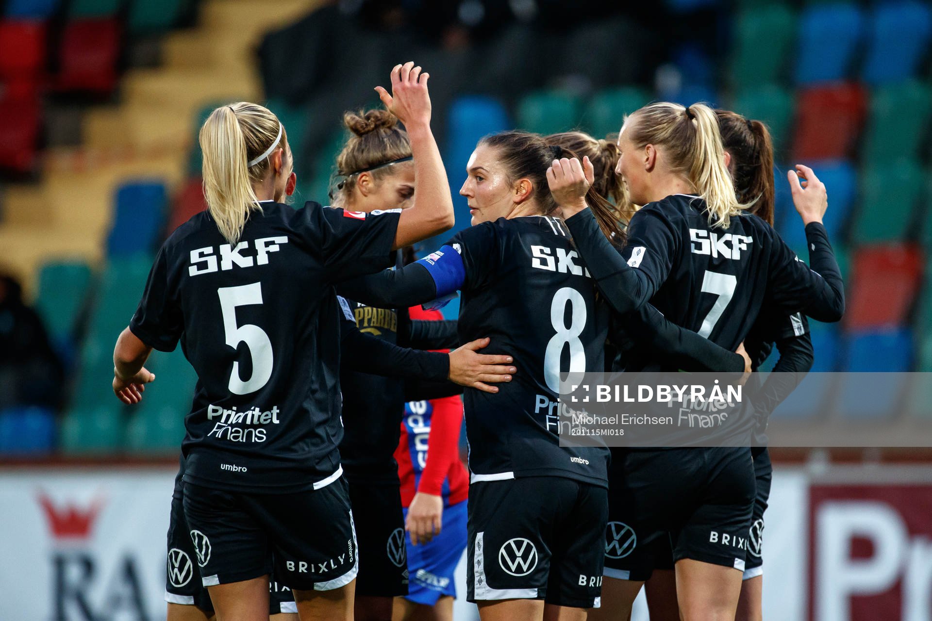 Göteborgs spelare jublar med Vilde Böe Risa