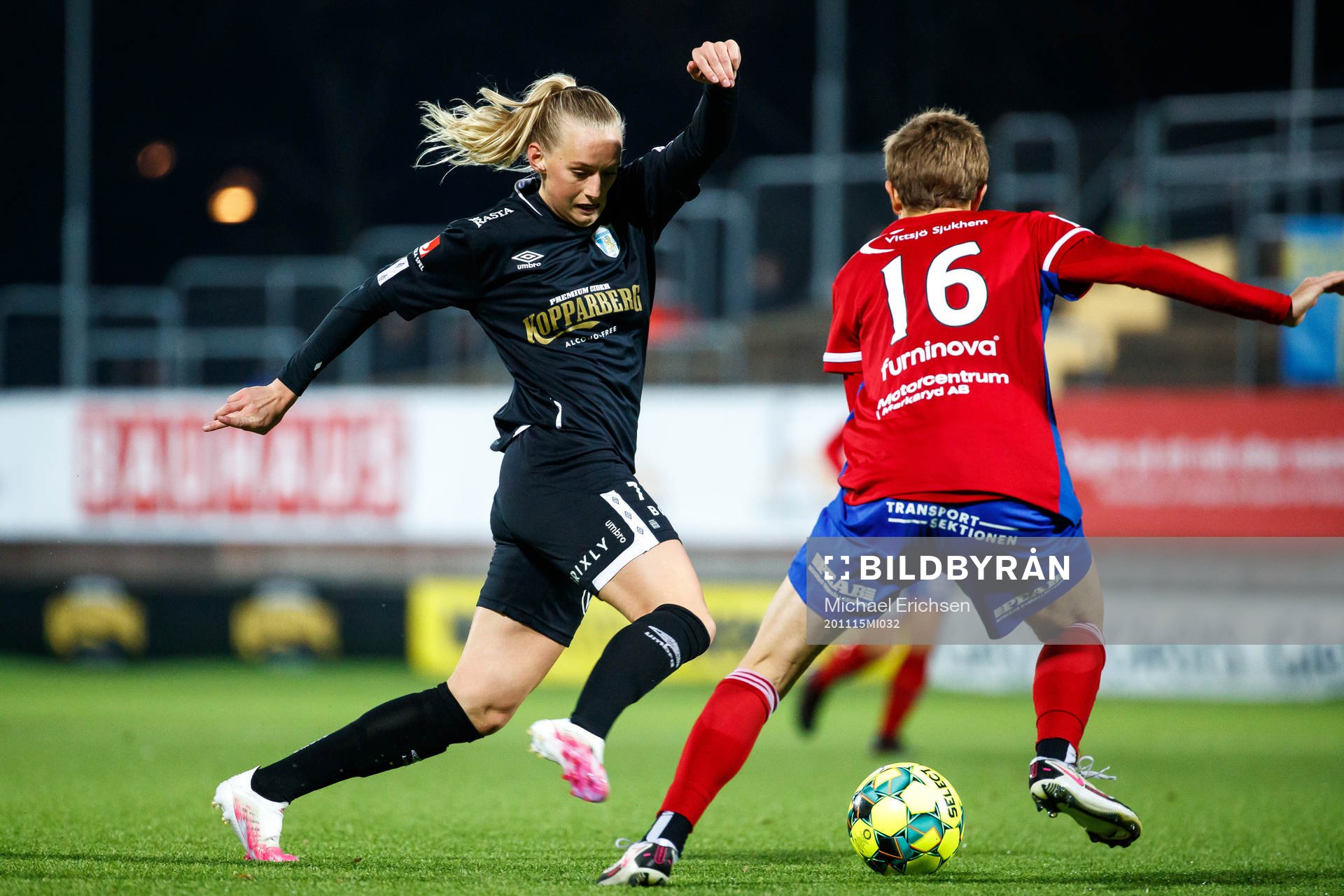 Göteborgs Stina Blackstenius och Vittsjös Rebecca Quinn