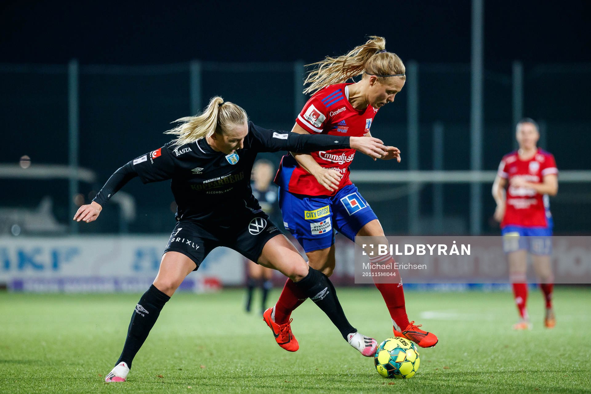 Göteborgs Stina Blackstenius och Vittsjös Nellie Persson