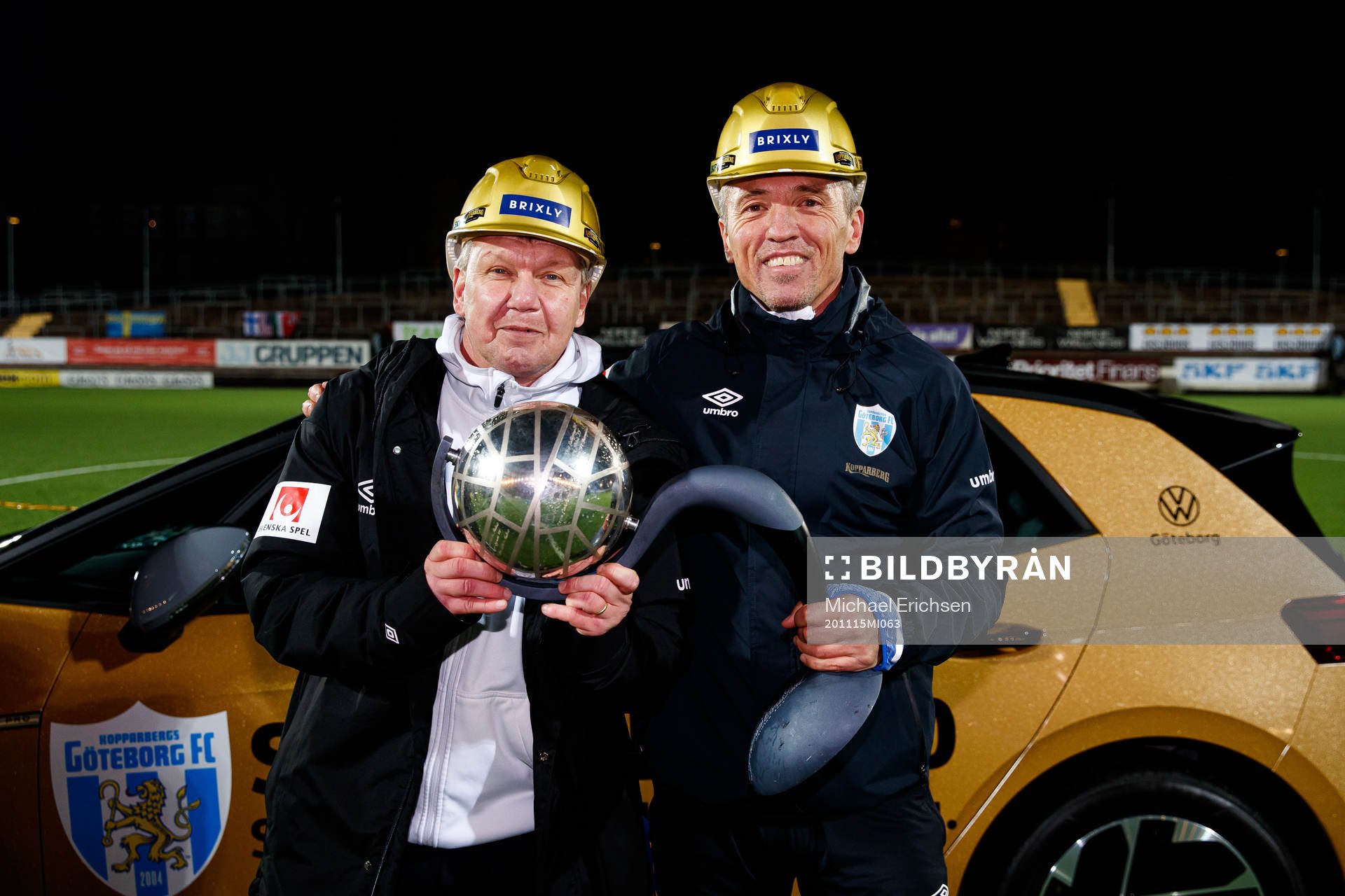 Göteborgs tränare Jörgen Ericsson och Mats Gren  jublar