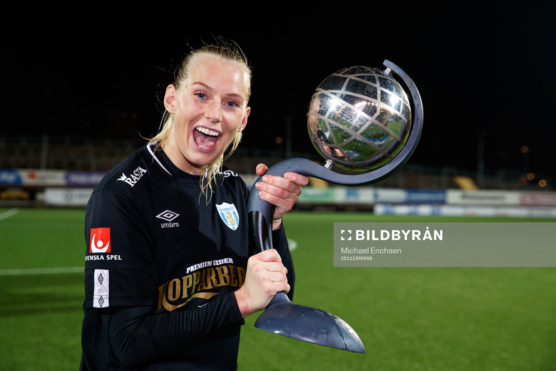 Göteborgs Stina Blackstenius jublar med Kronprinsessan