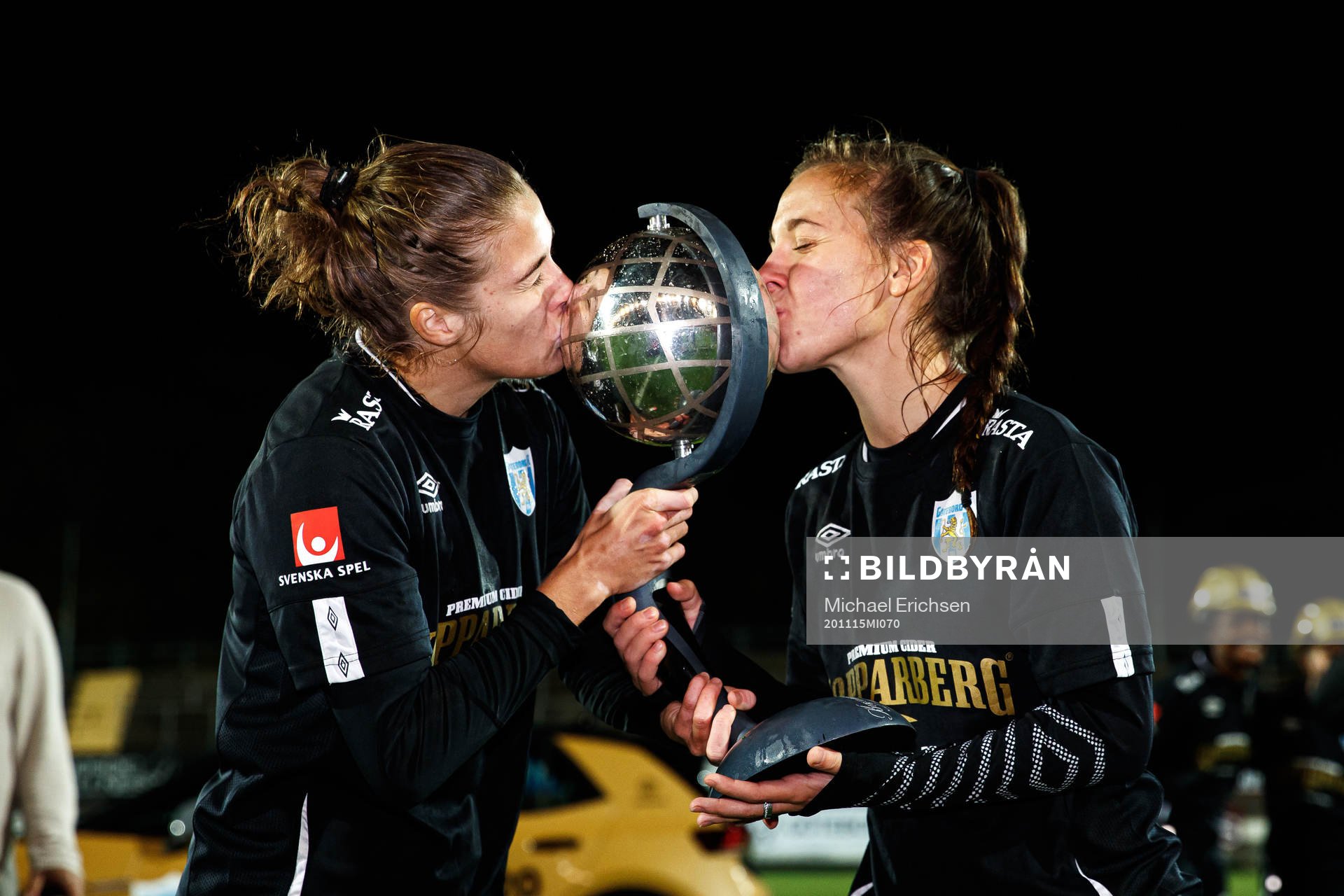 Göteborgs Filippa Angeldal och Julia Zigiotti Olme  jublar