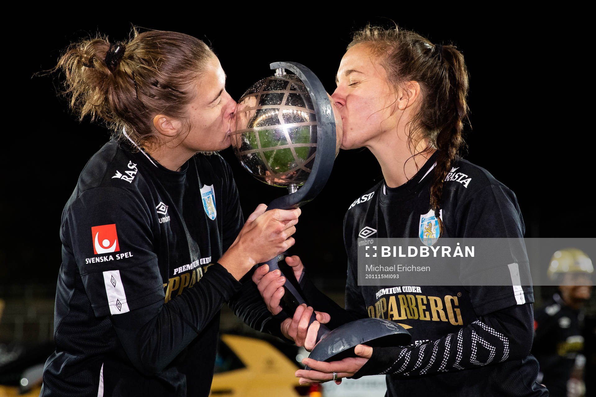 Göteborgs Filippa Angeldal och Julia Zigiotti Olme  jublar