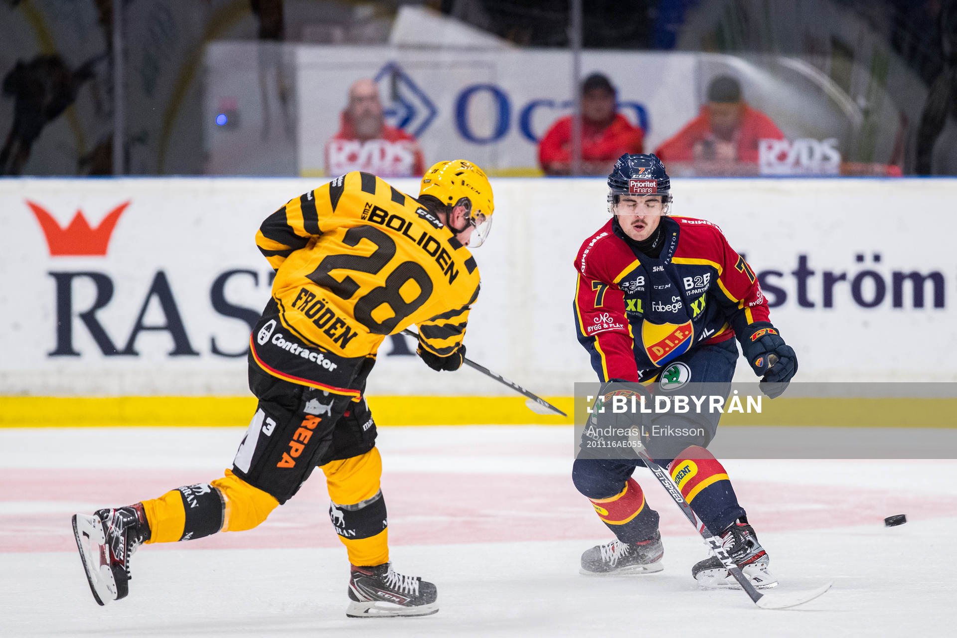 Skellefteås Jesper Frödén skjuter förbi Djurgårdens