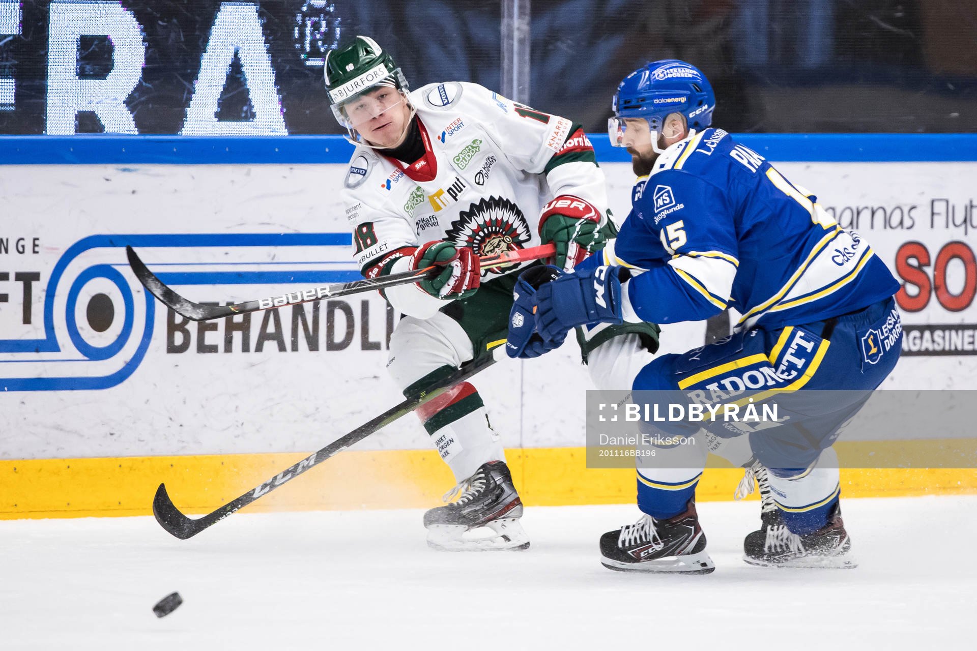 Frölundas Lucas Raymond och Leksands Otto Paajanen