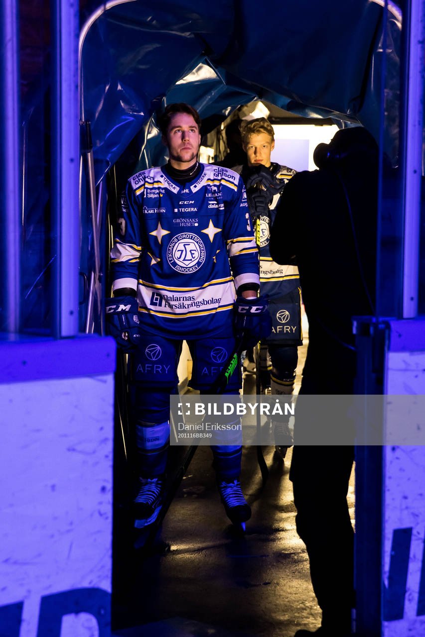 Leksands August Berg innan ishockeymatchen i SHL mellan